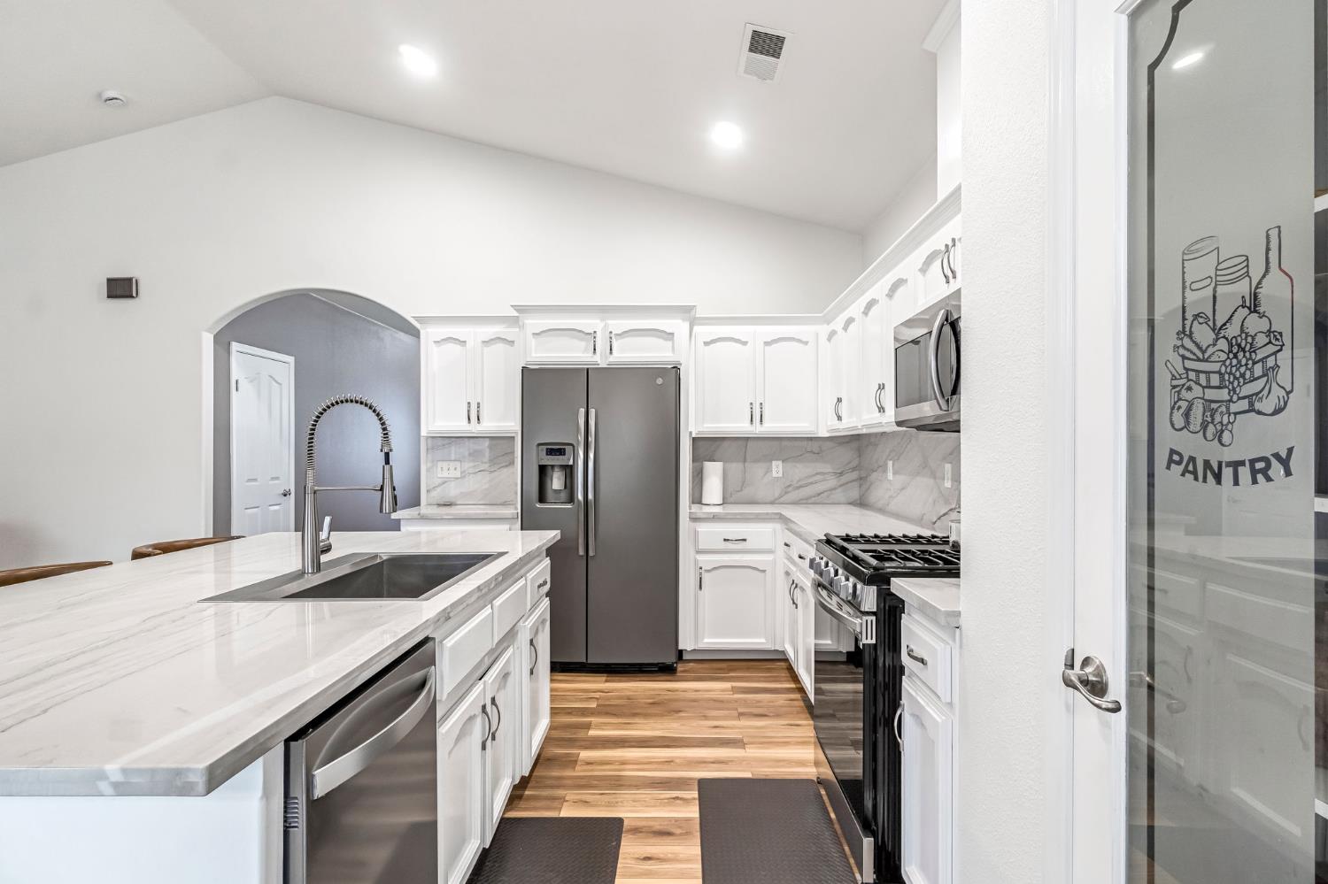 2634 Marie Dr, Madera, CA 93637