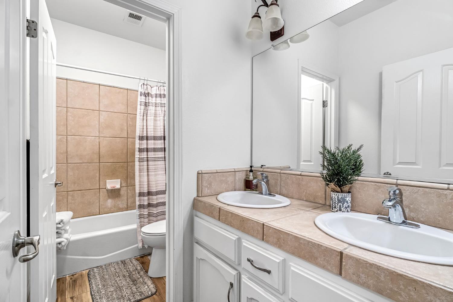 2634 Marie Dr, Madera, CA 93637