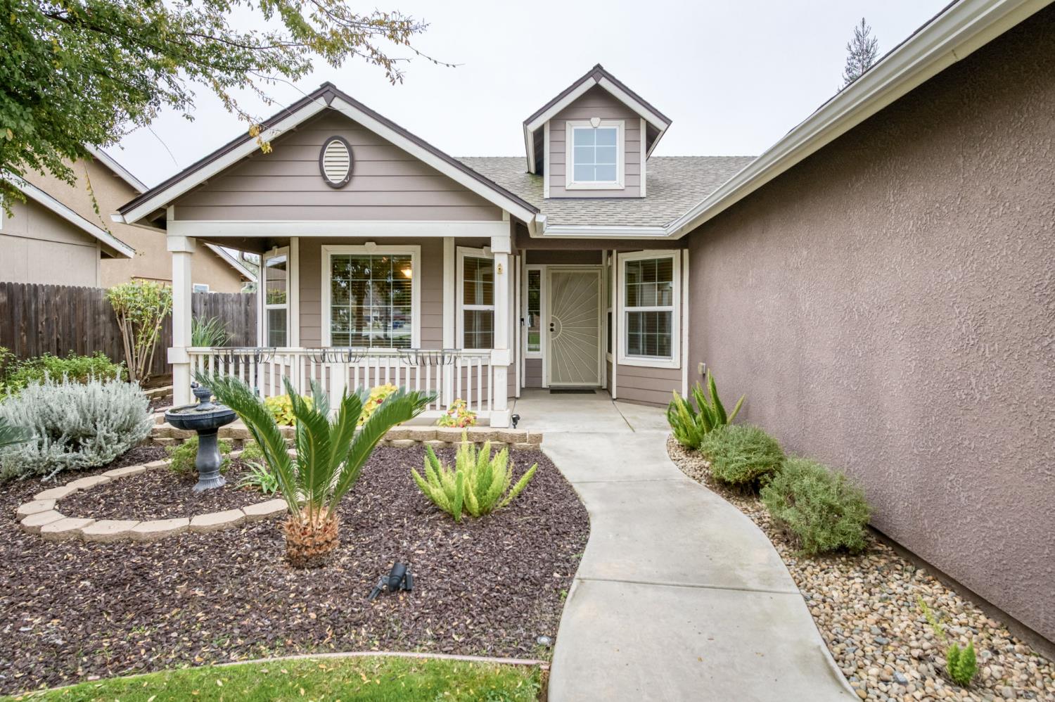 2719 Tamarack Ave, Sanger, CA 93657