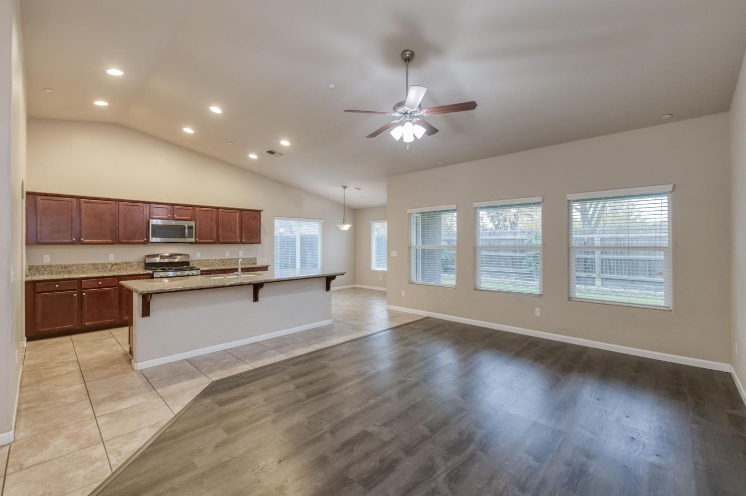 2719 Tamarack Ave, Sanger, CA 93657