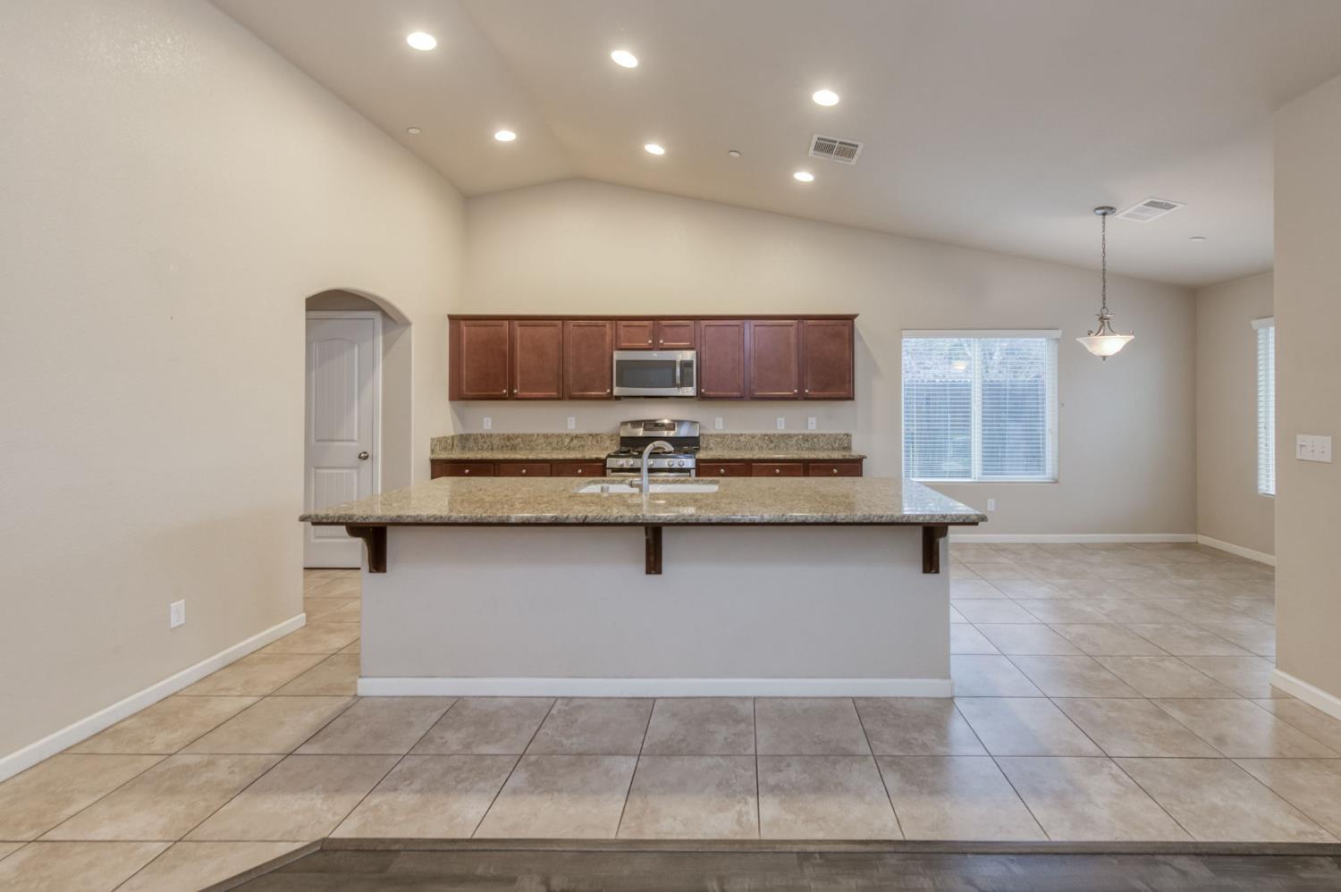 2719 Tamarack Ave, Sanger, CA 93657