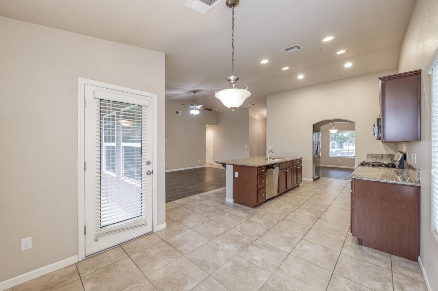 2719 Tamarack Ave, Sanger, CA 93657