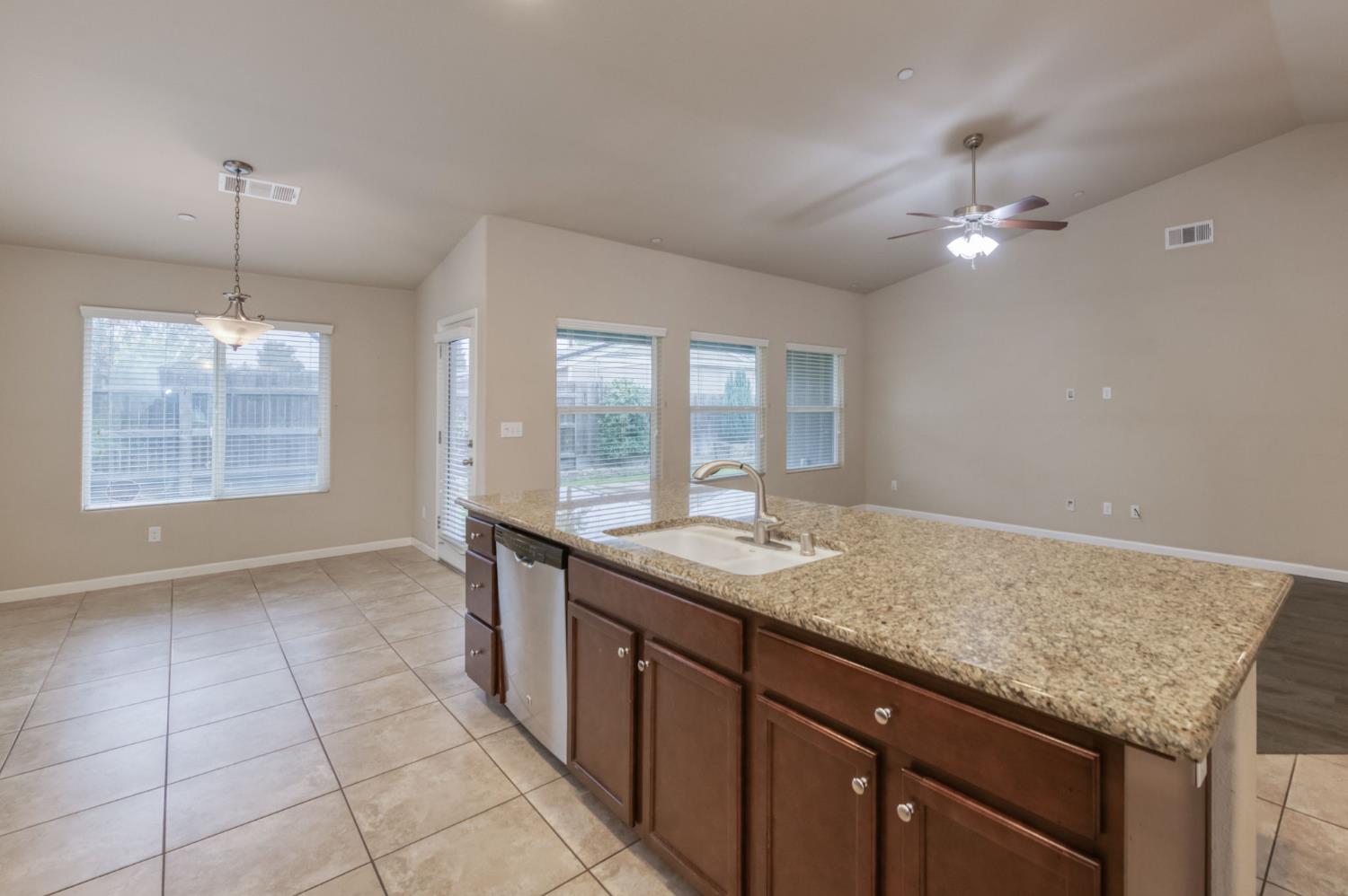 2719 Tamarack Ave, Sanger, CA 93657