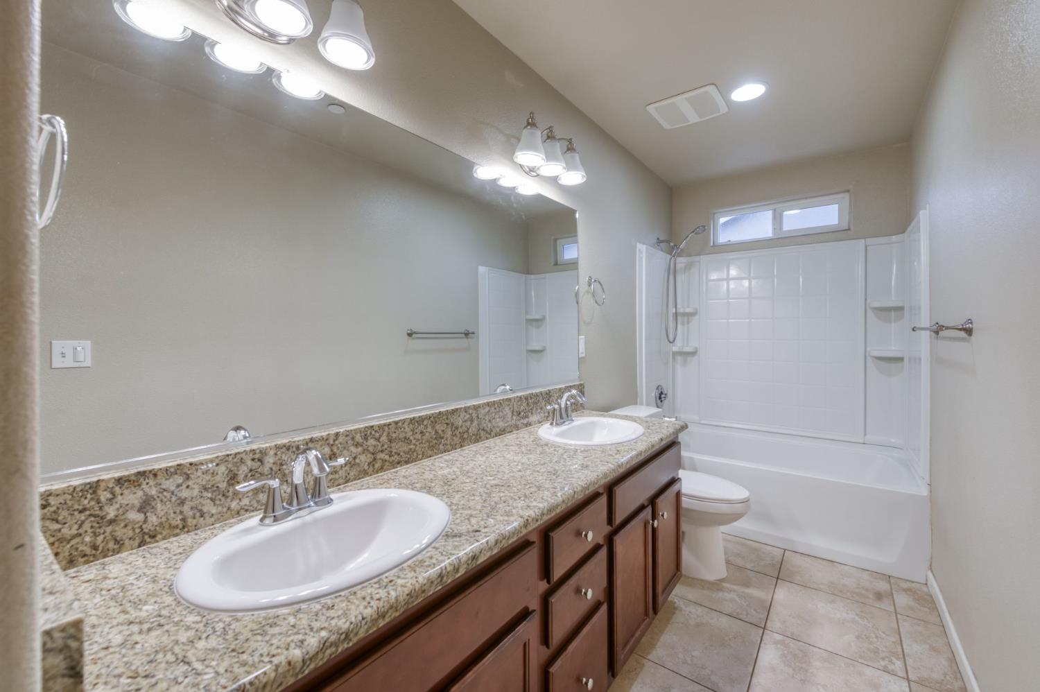 2719 Tamarack Ave, Sanger, CA 93657