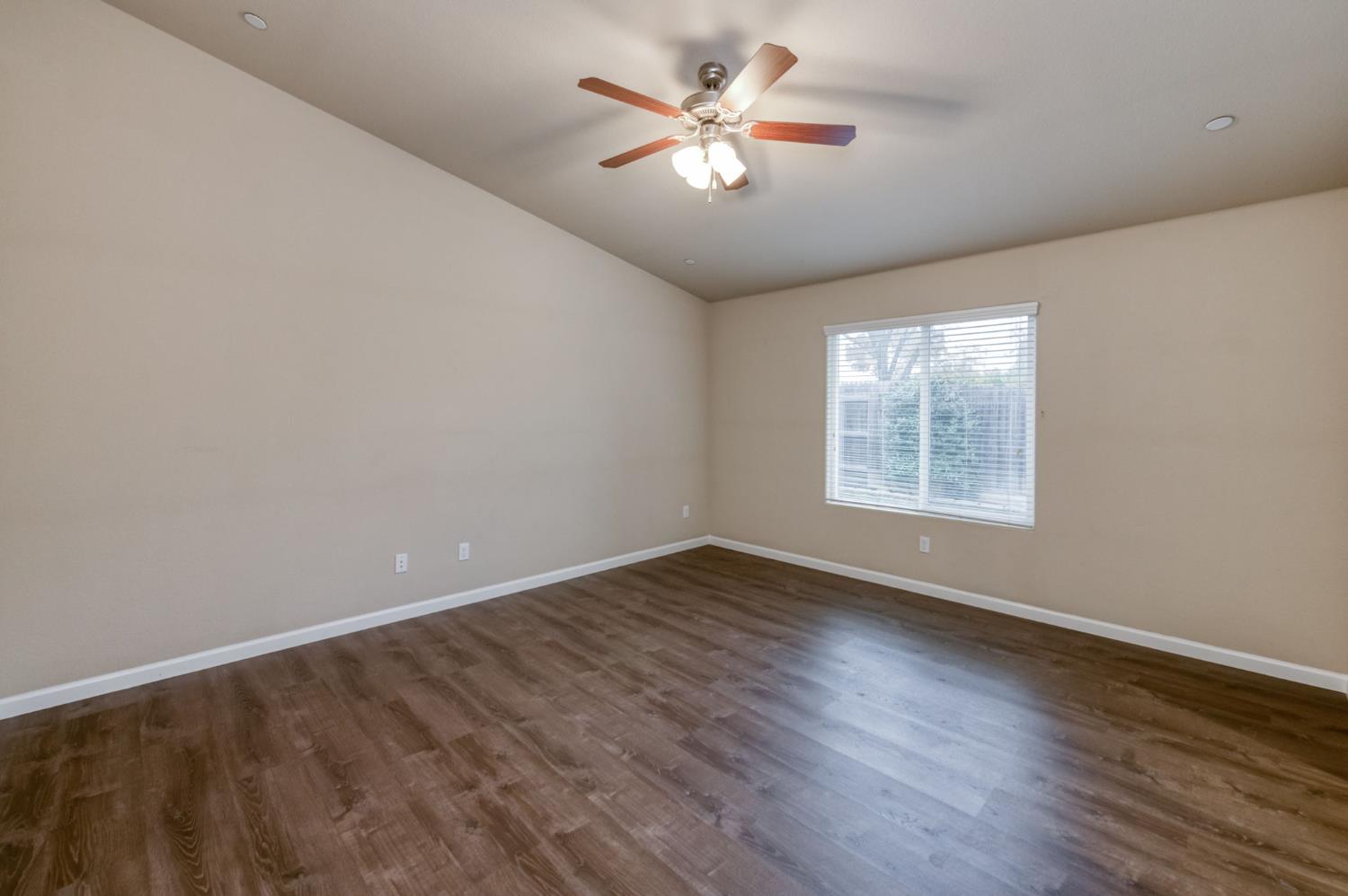 2719 Tamarack Ave, Sanger, CA 93657