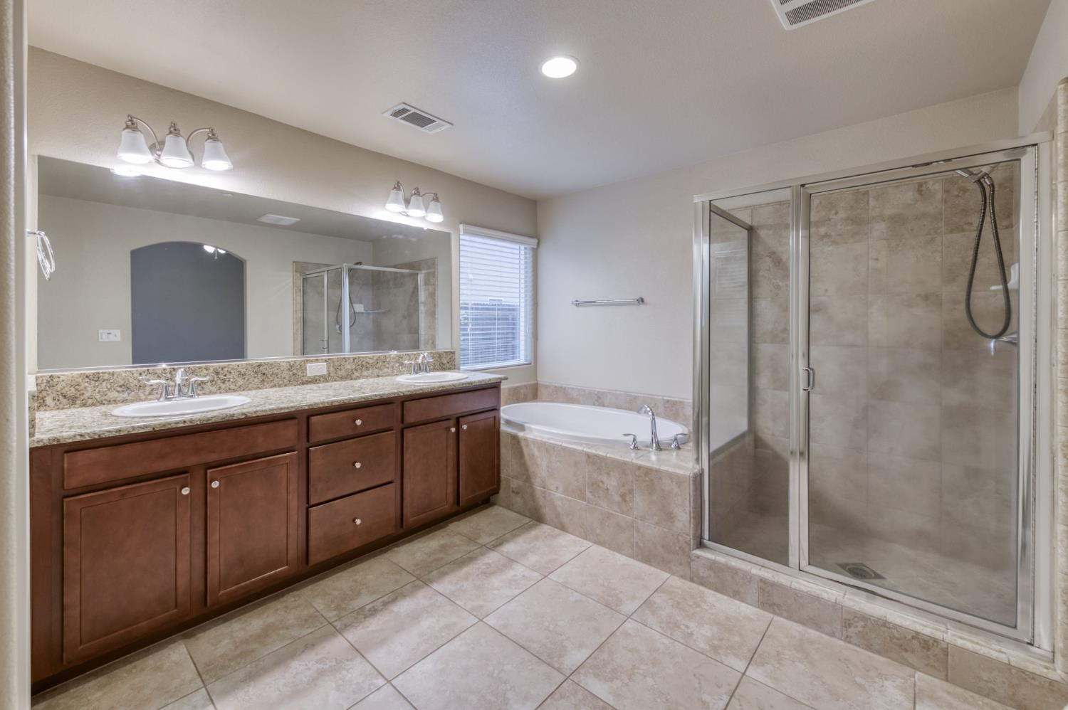 2719 Tamarack Ave, Sanger, CA 93657