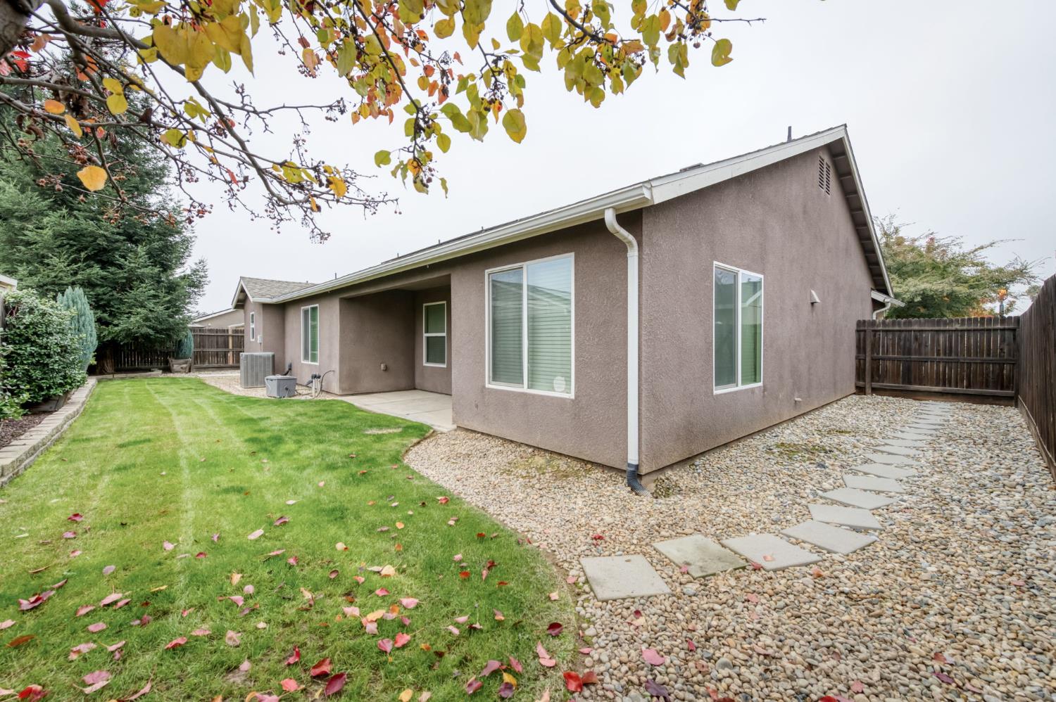 2719 Tamarack Ave, Sanger, CA 93657