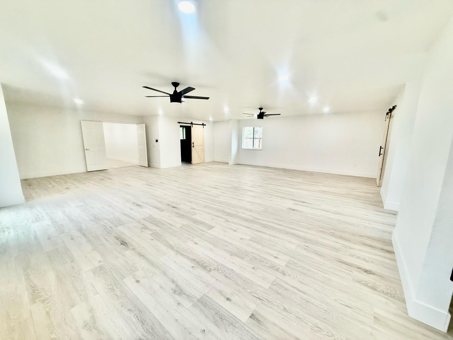 10326 N Fowler Ave, Clovis, CA 93619