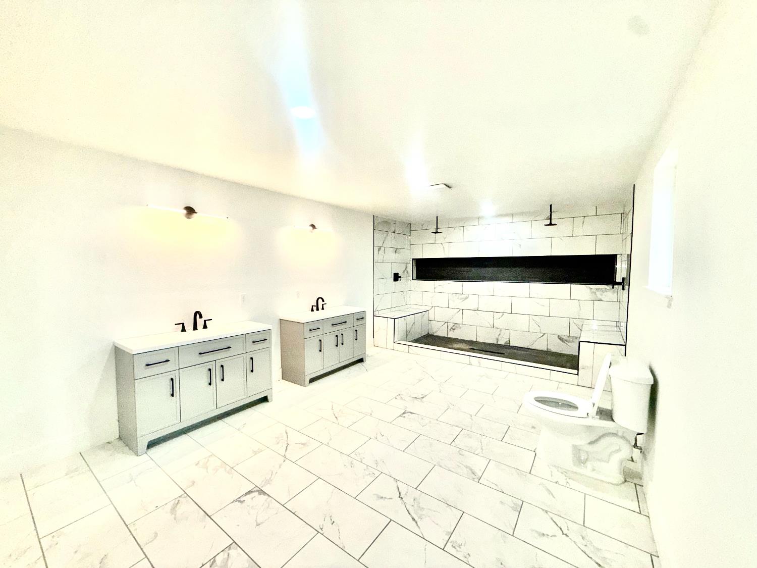 10326 N Fowler Ave, Clovis, CA 93619