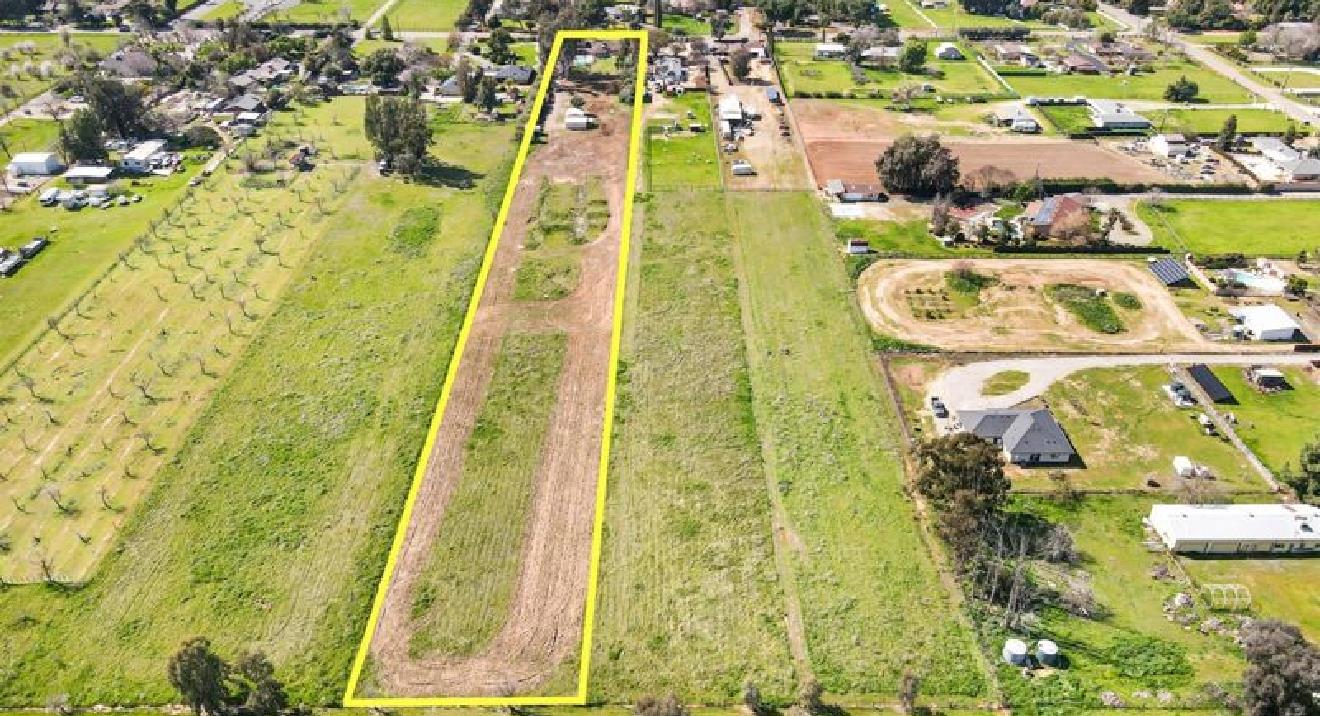 10326 N Fowler Ave, Clovis, CA 93619