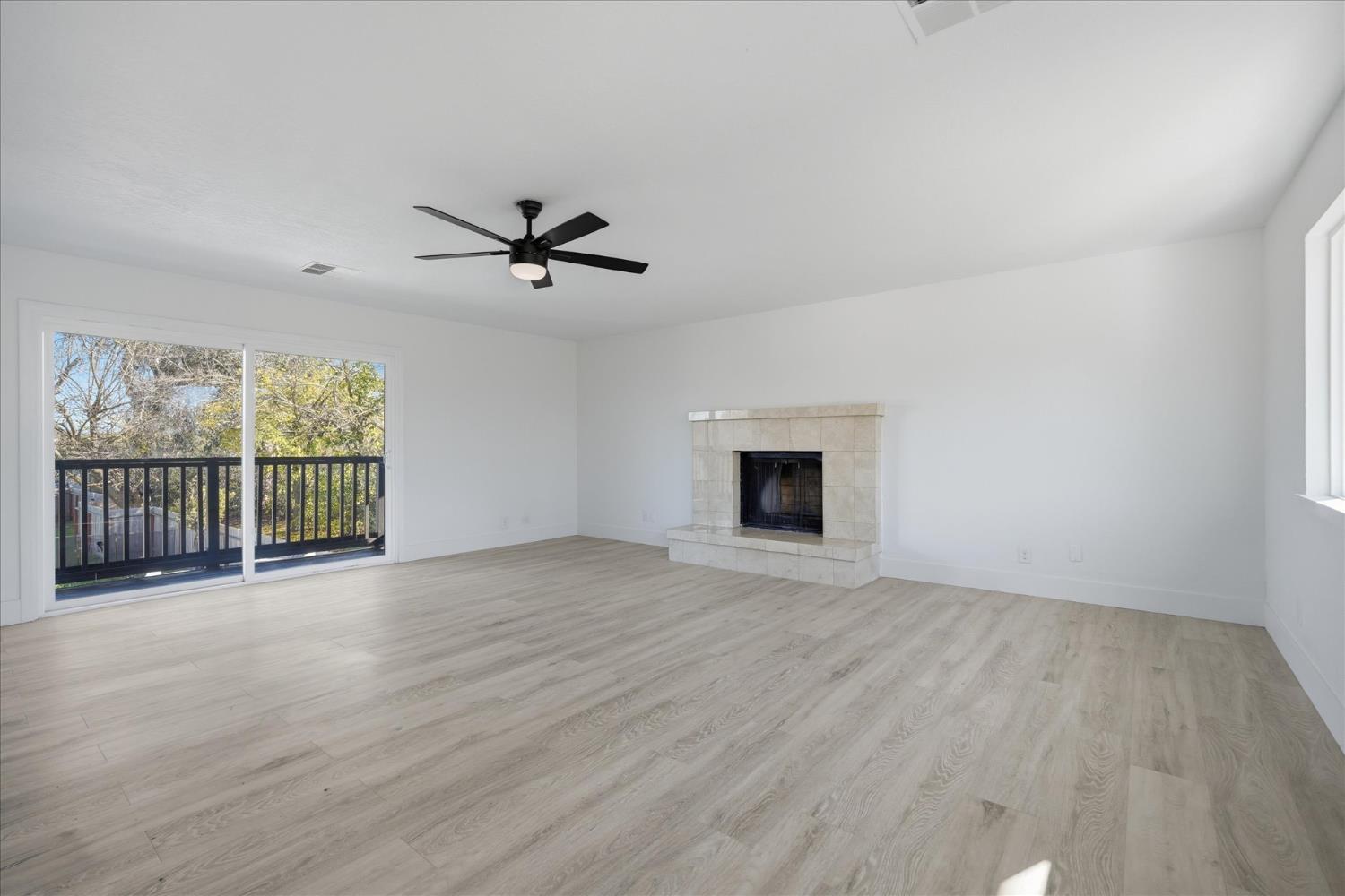 10326 N Fowler Ave, Clovis, CA 93619