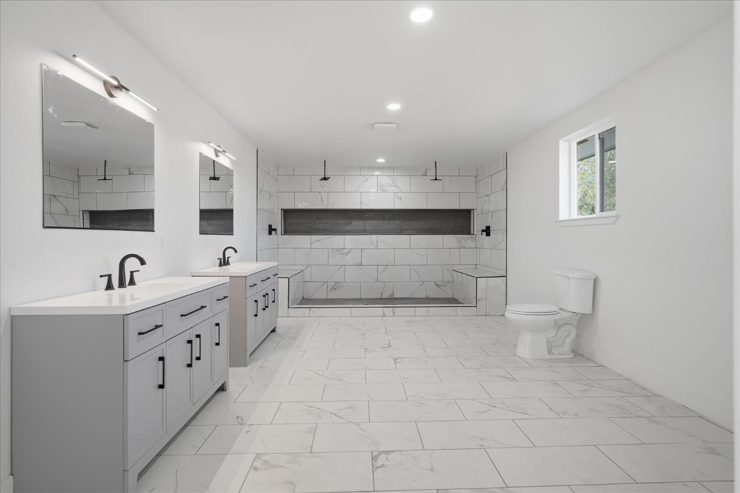 10326 N Fowler Ave, Clovis, CA 93619