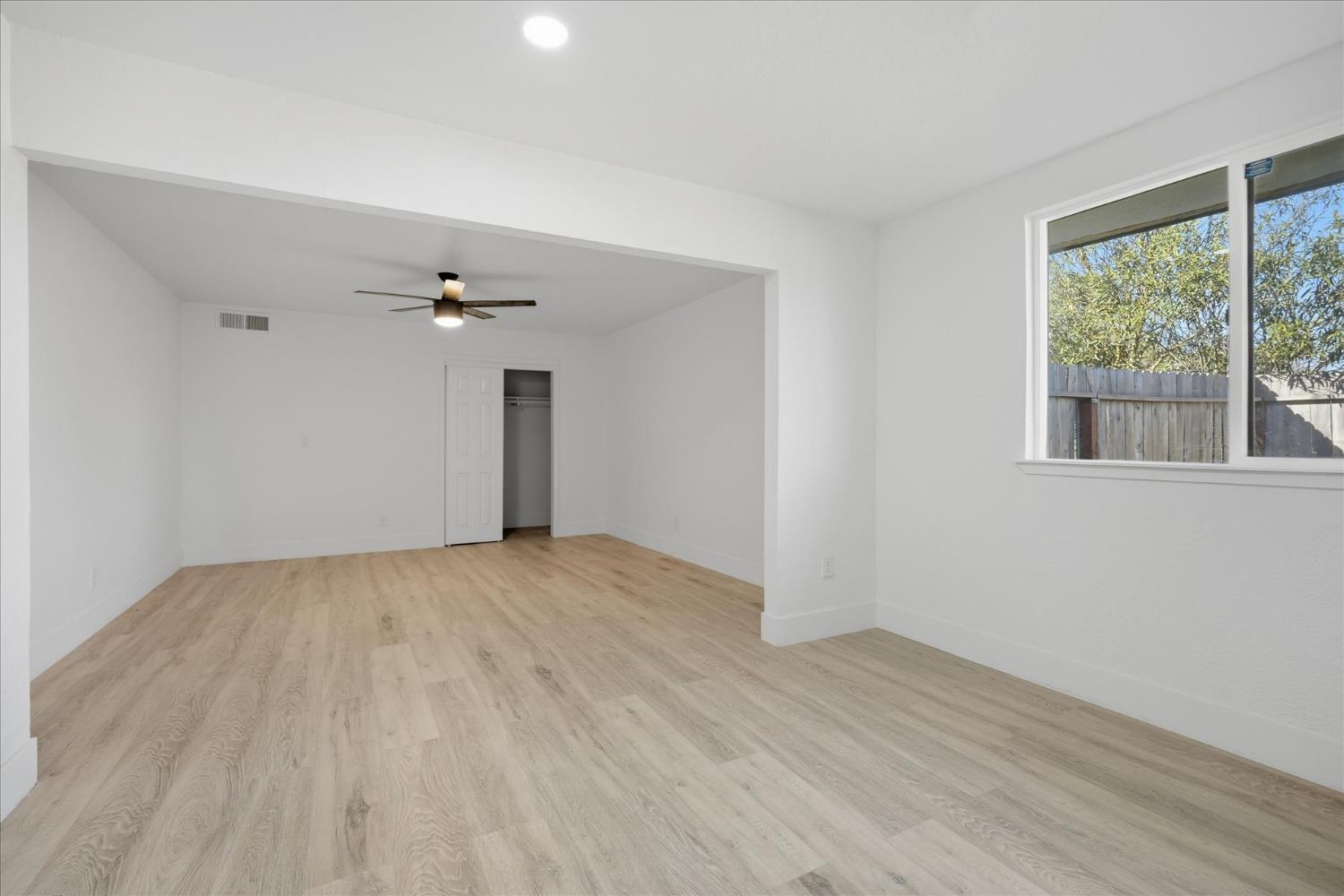 10326 N Fowler Ave, Clovis, CA 93619