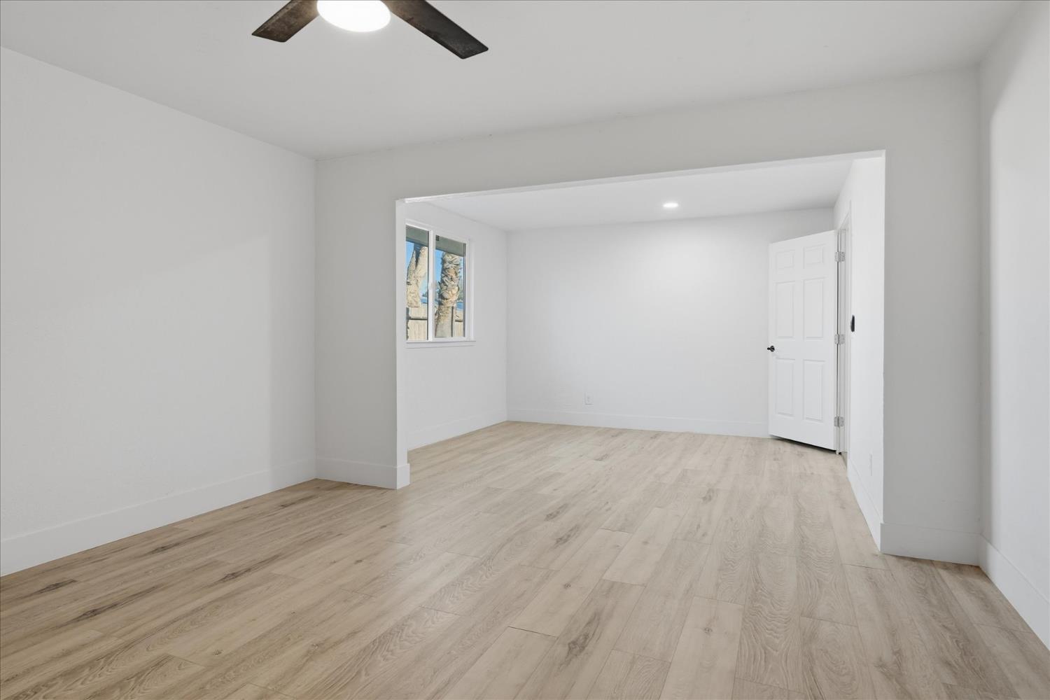 10326 N Fowler Ave, Clovis, CA 93619