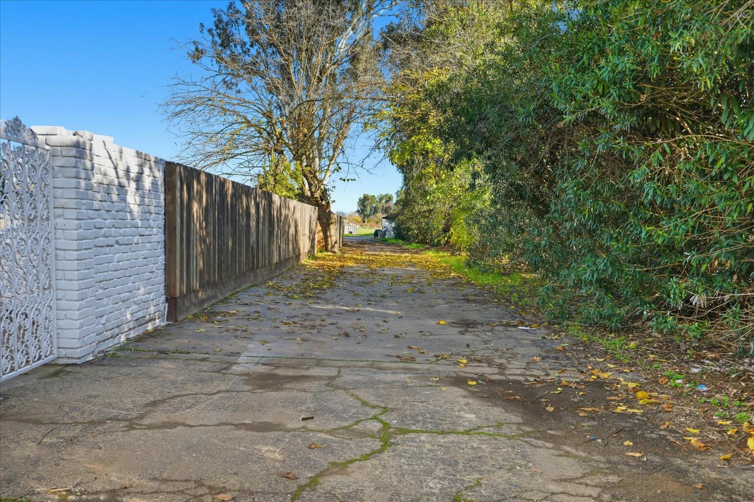 10326 N Fowler Ave, Clovis, CA 93619