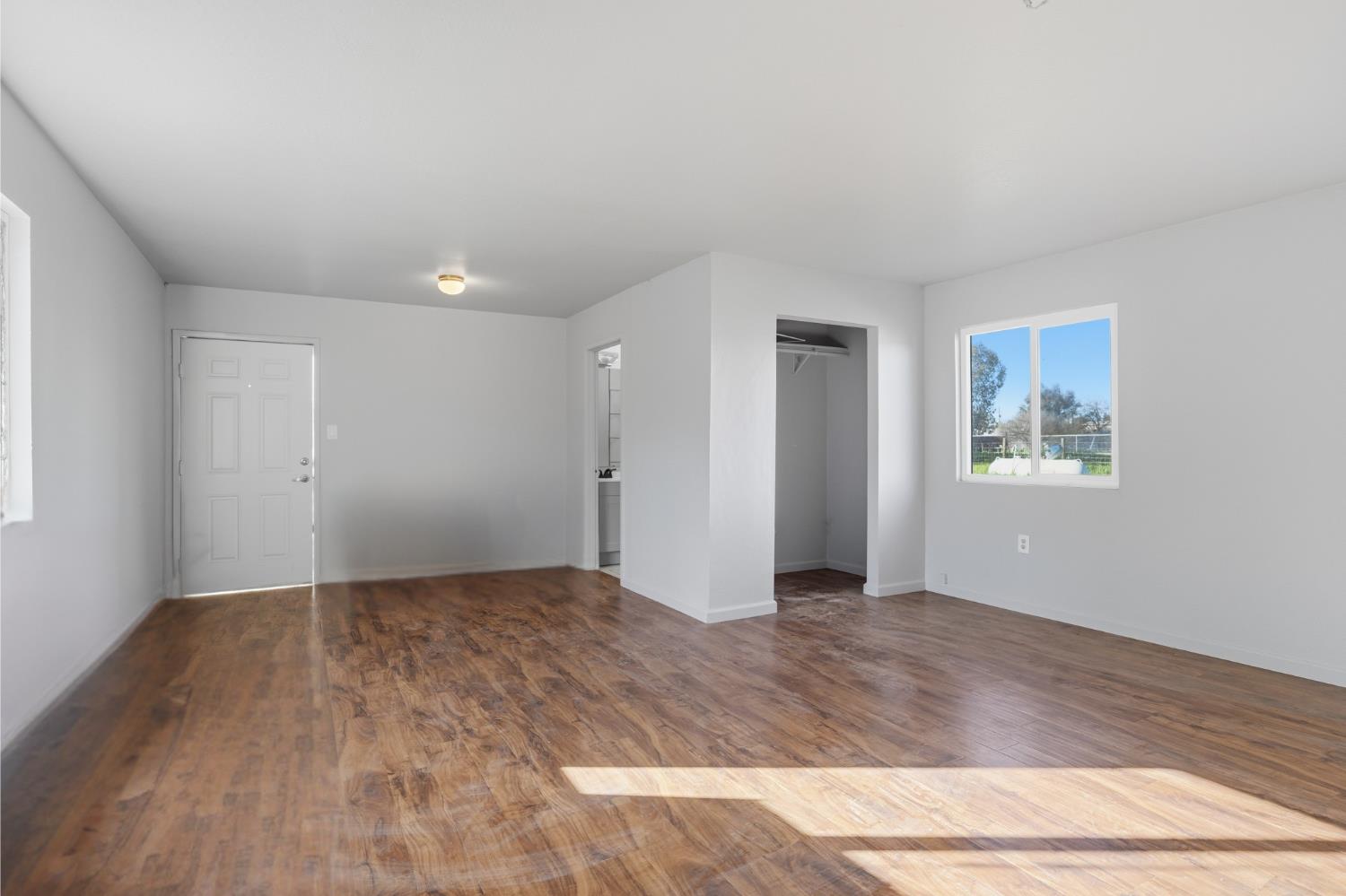 10326 N Fowler Ave, Clovis, CA 93619