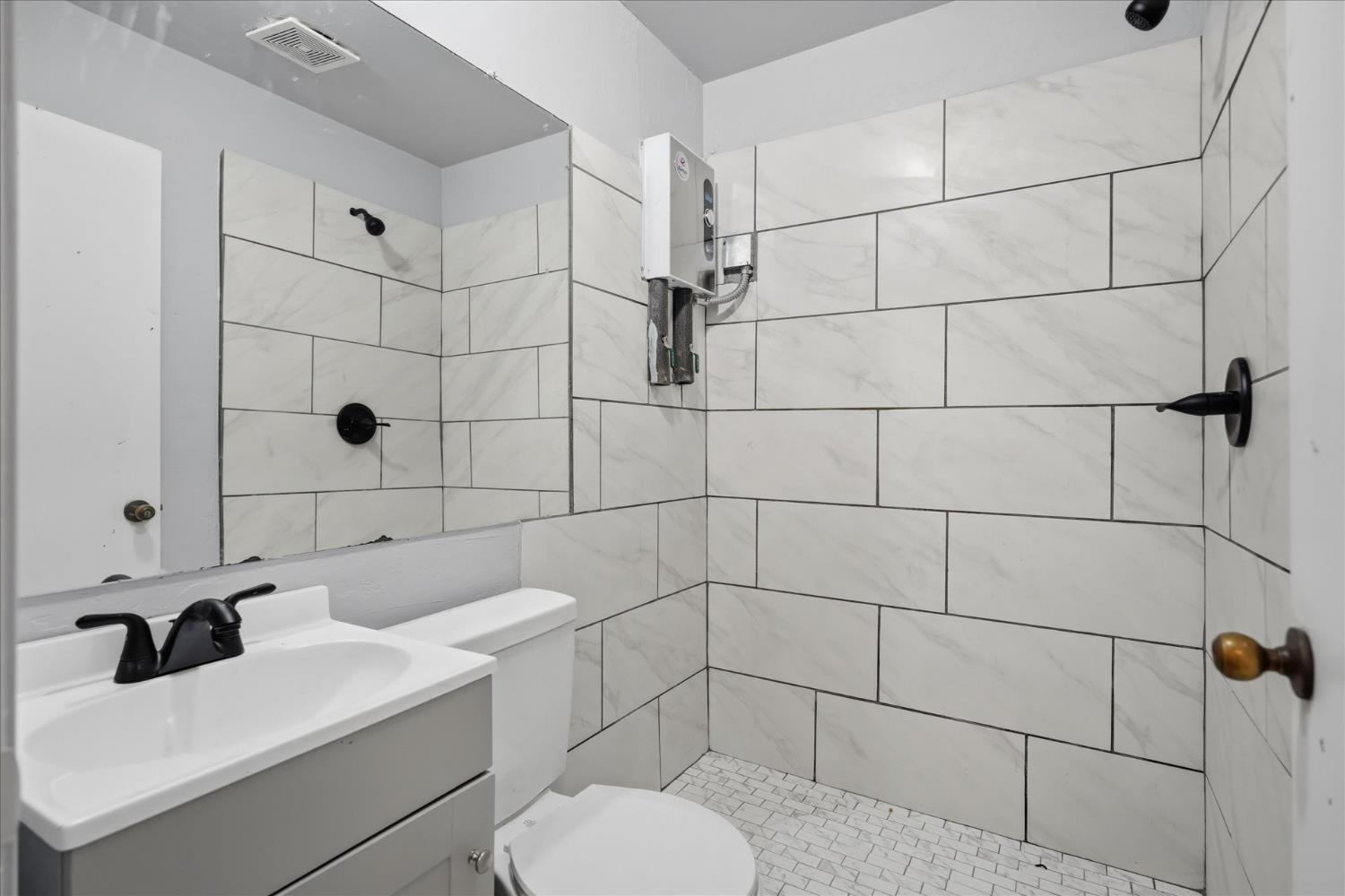 10326 N Fowler Ave, Clovis, CA 93619