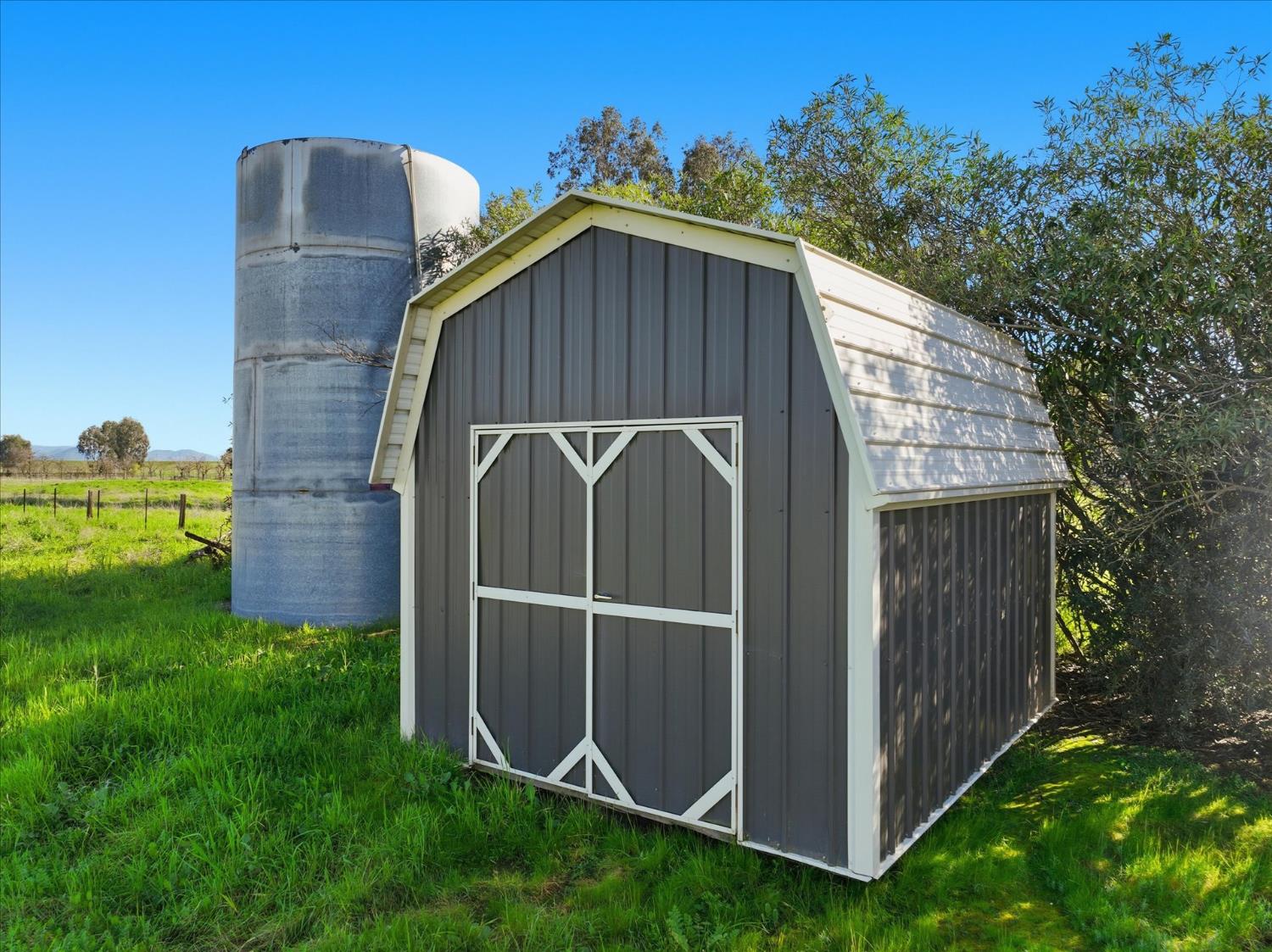 10326 N Fowler Ave, Clovis, CA 93619