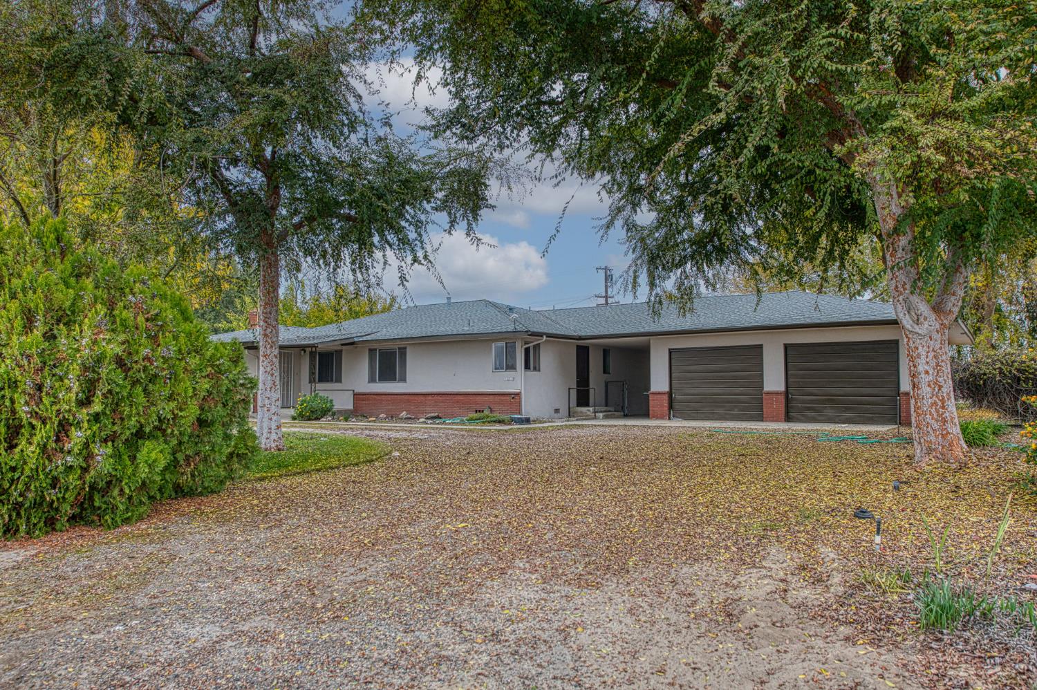 13130 S Henderson Rd, Caruthers, CA 93609