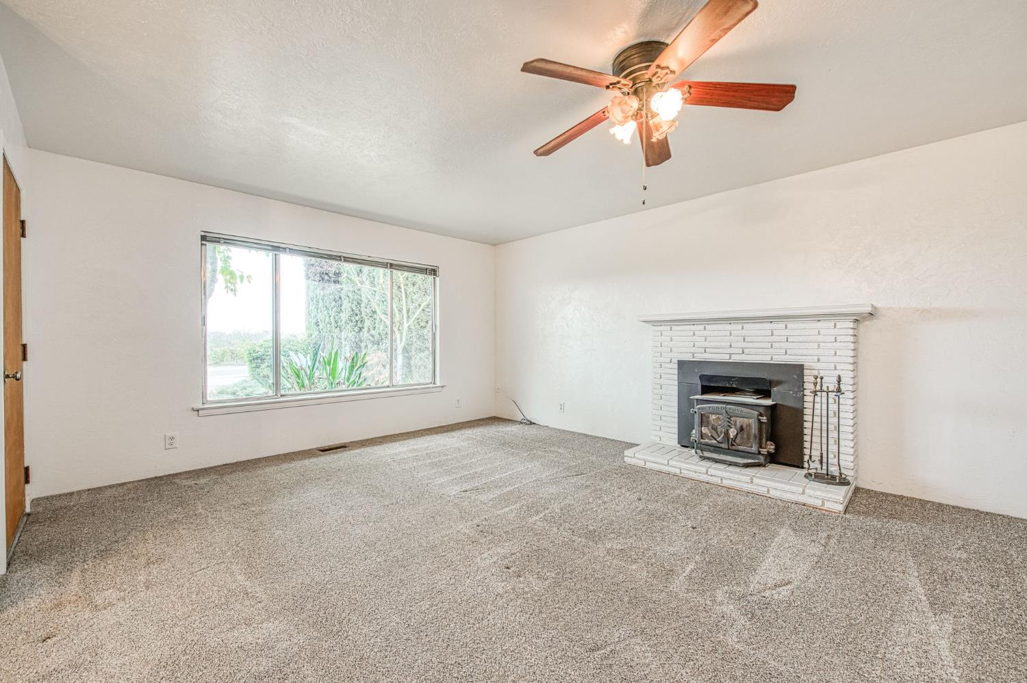 13130 S Henderson Rd, Caruthers, CA 93609