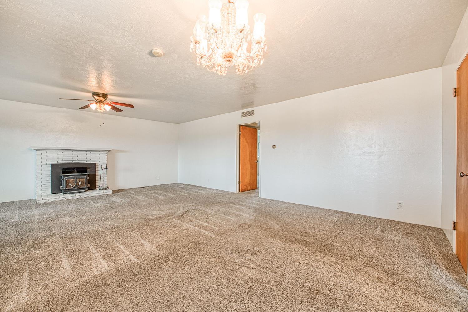 13130 S Henderson Rd, Caruthers, CA 93609