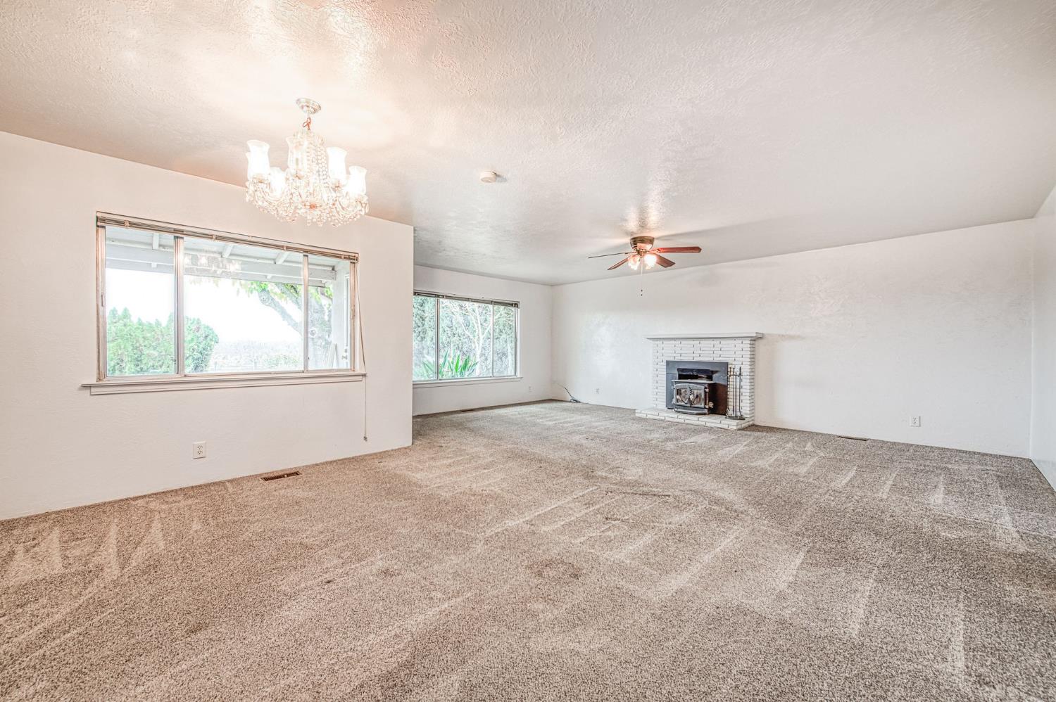 13130 S Henderson Rd, Caruthers, CA 93609