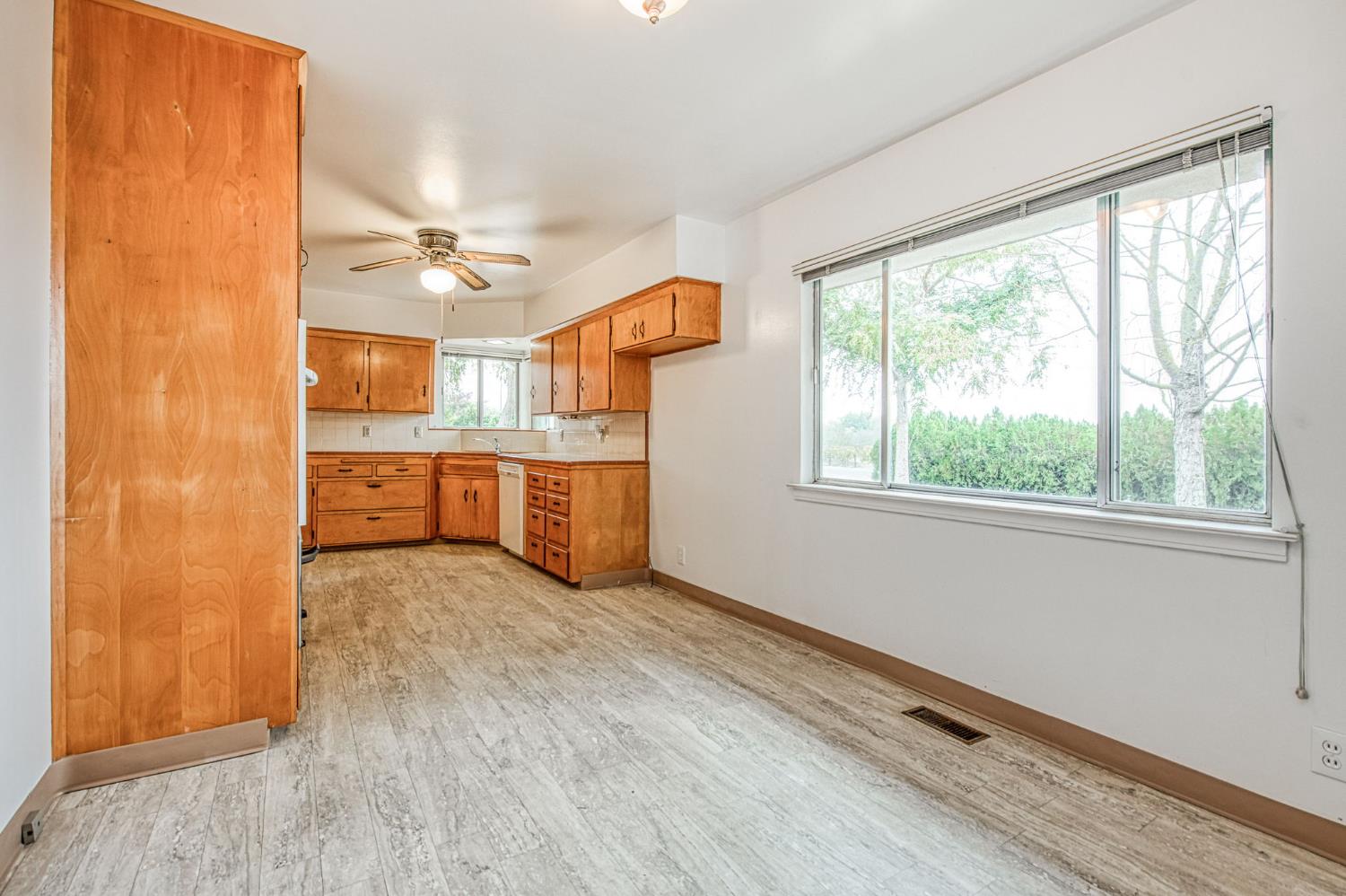 13130 S Henderson Rd, Caruthers, CA 93609