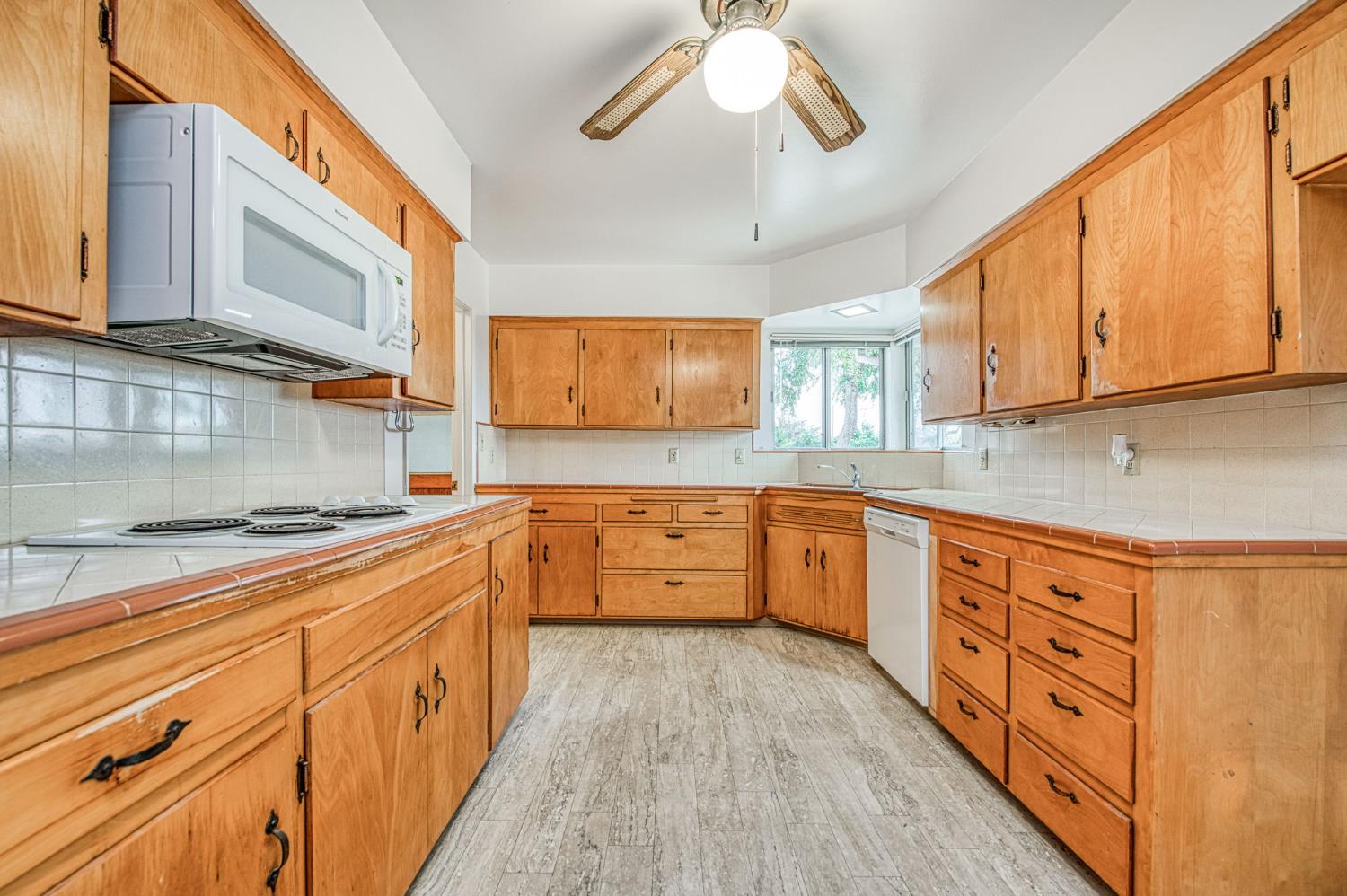 13130 S Henderson Rd, Caruthers, CA 93609