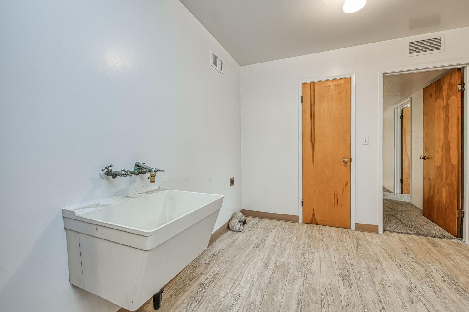 13130 S Henderson Rd, Caruthers, CA 93609