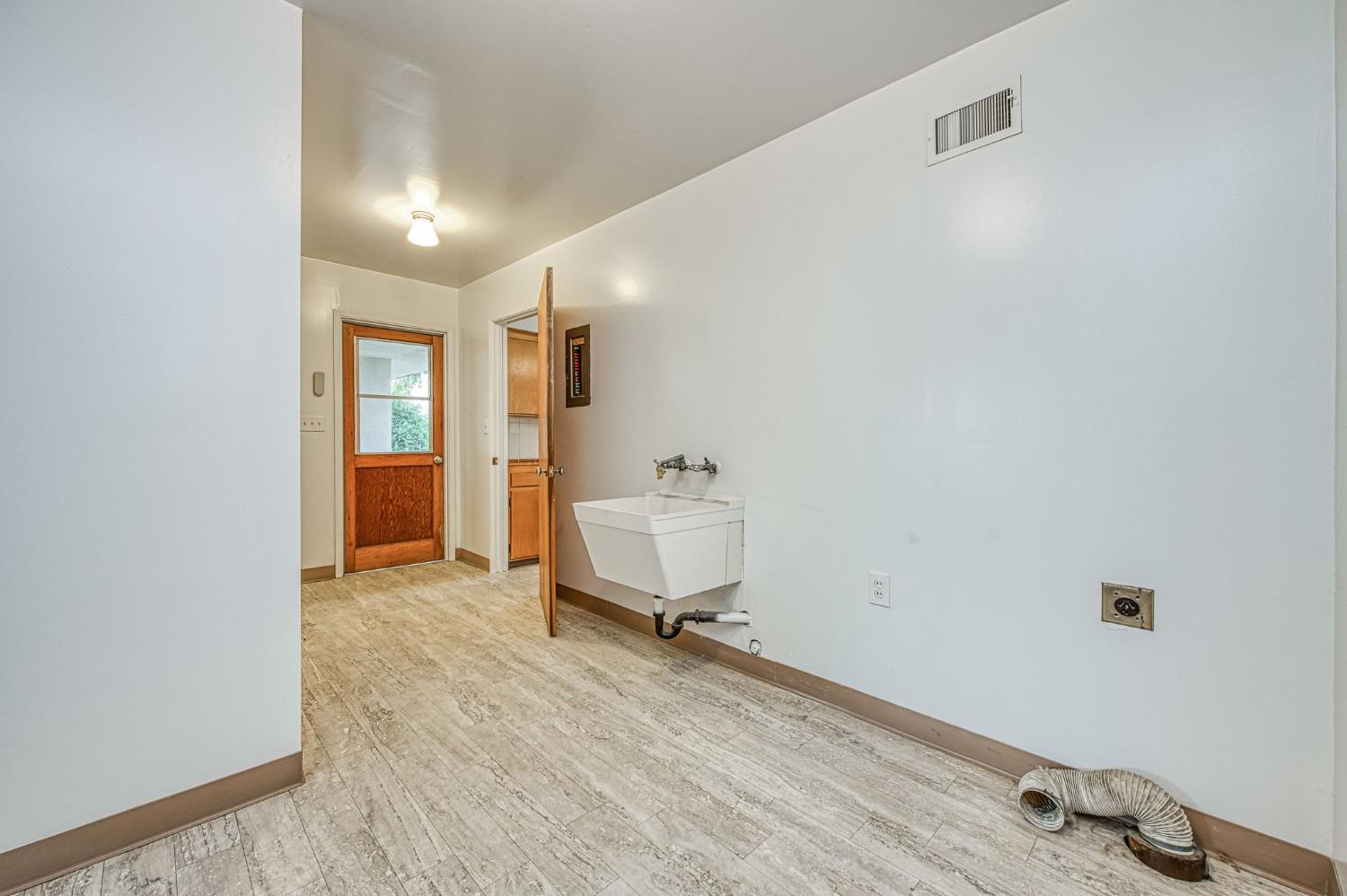 13130 S Henderson Rd, Caruthers, CA 93609