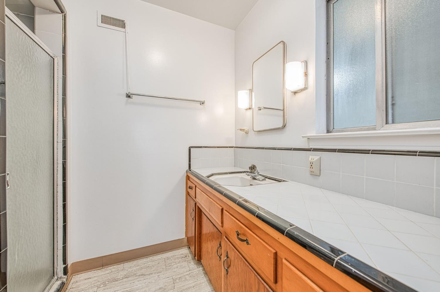 13130 S Henderson Rd, Caruthers, CA 93609