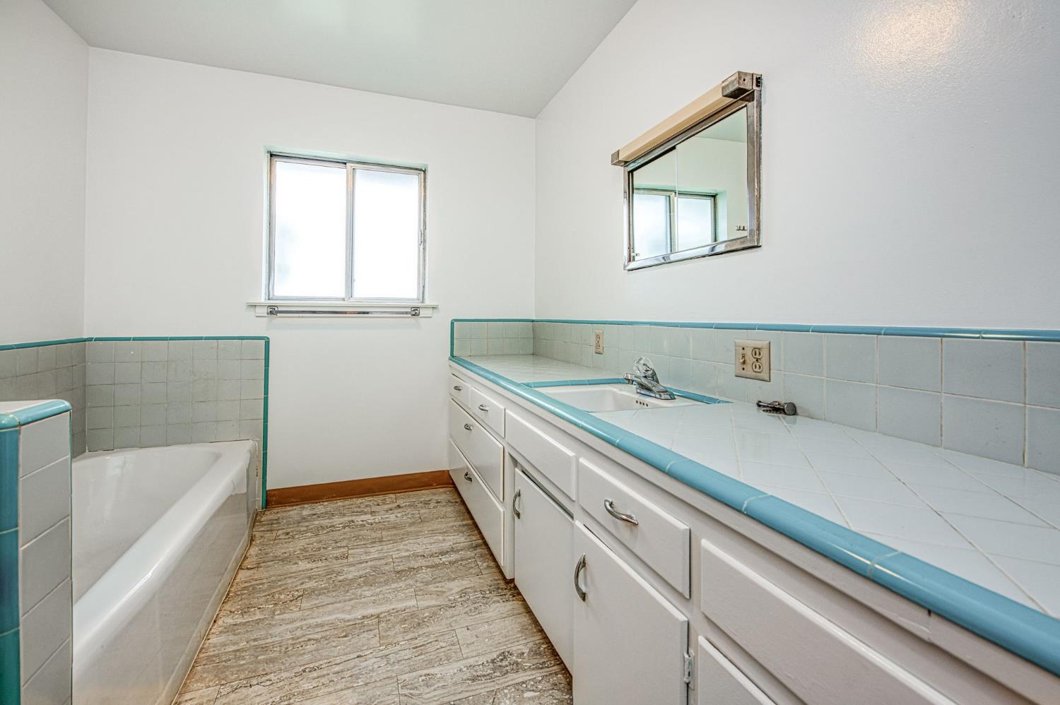 13130 S Henderson Rd, Caruthers, CA 93609