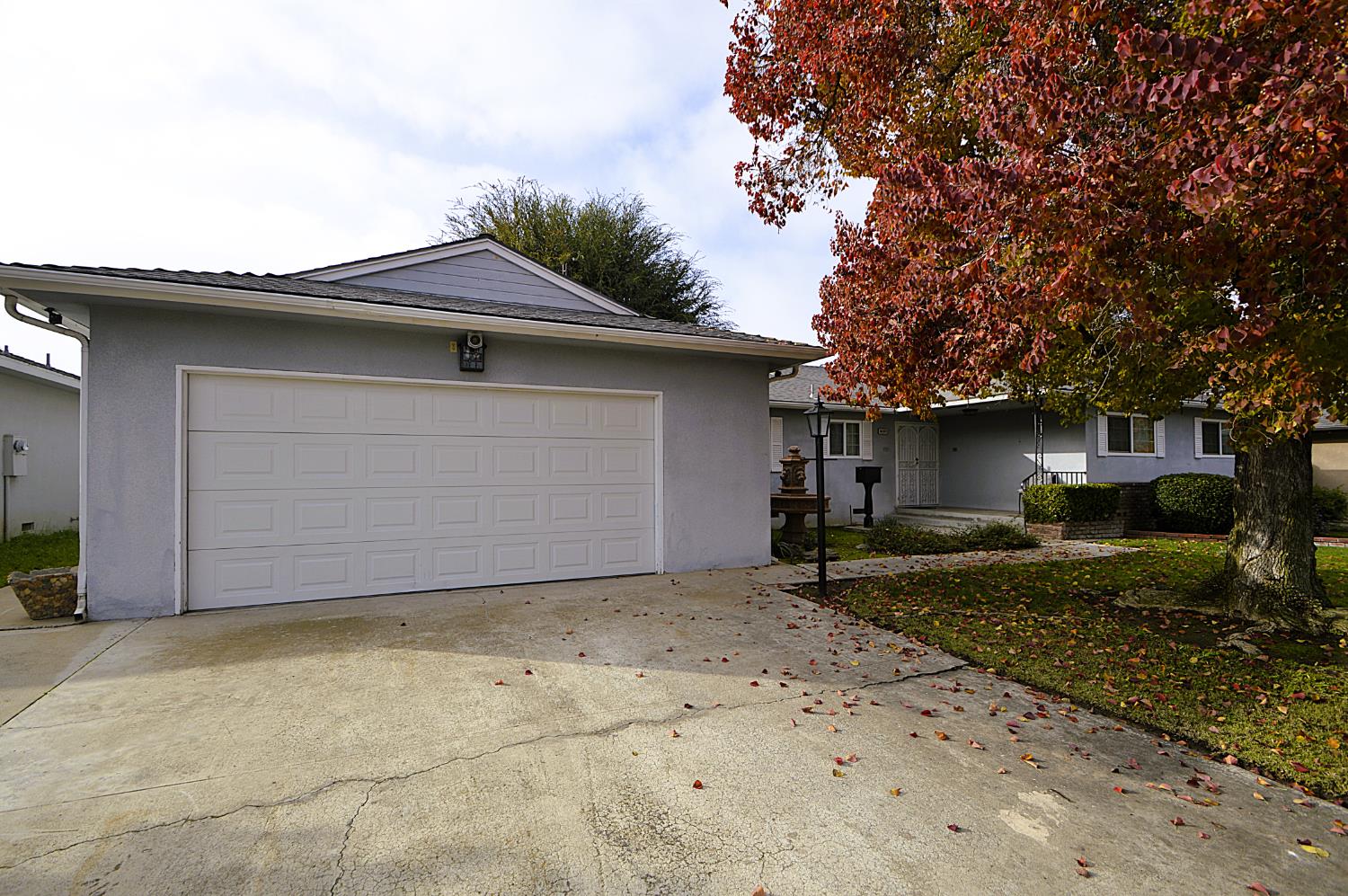 6197 N Millbrook Ave, Fresno, CA 93710