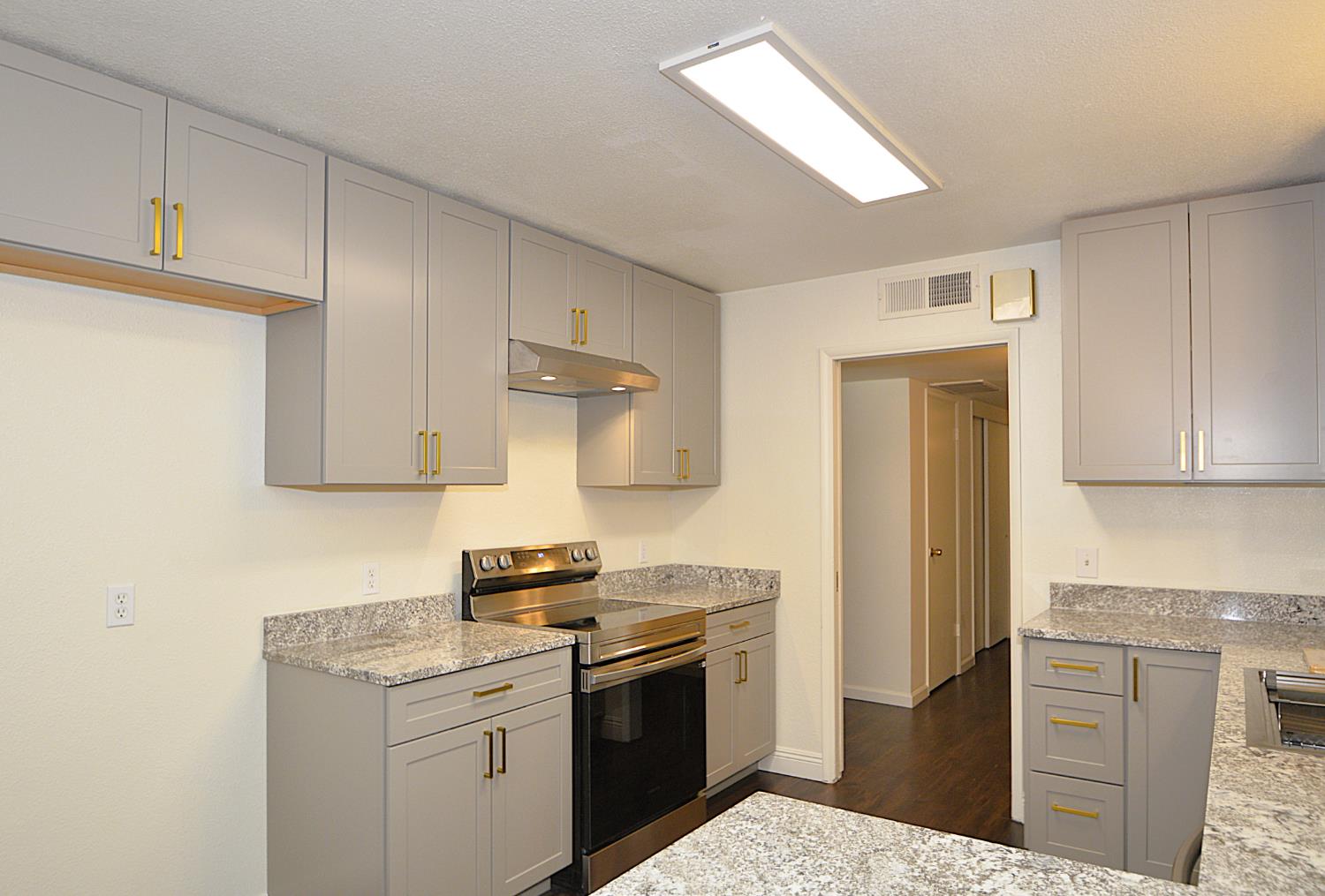 6197 N Millbrook Ave, Fresno, CA 93710