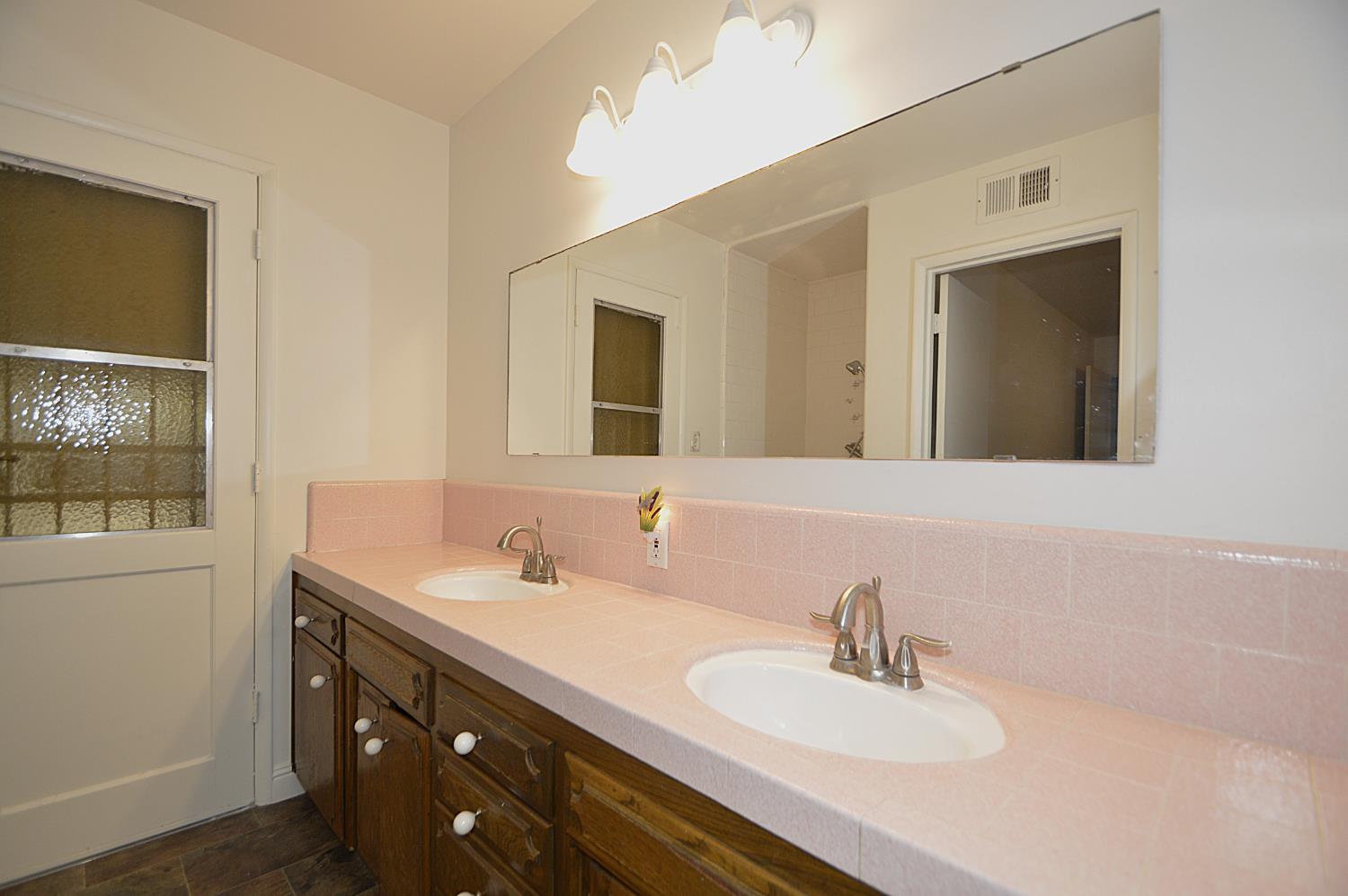 6197 N Millbrook Ave, Fresno, CA 93710