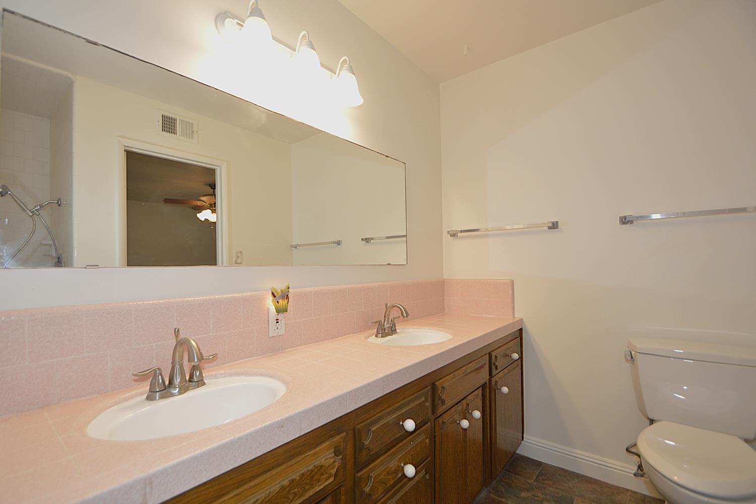 6197 N Millbrook Ave, Fresno, CA 93710