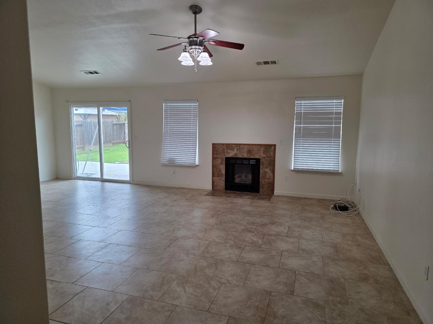 804 Morris Ln, Madera, CA 93637