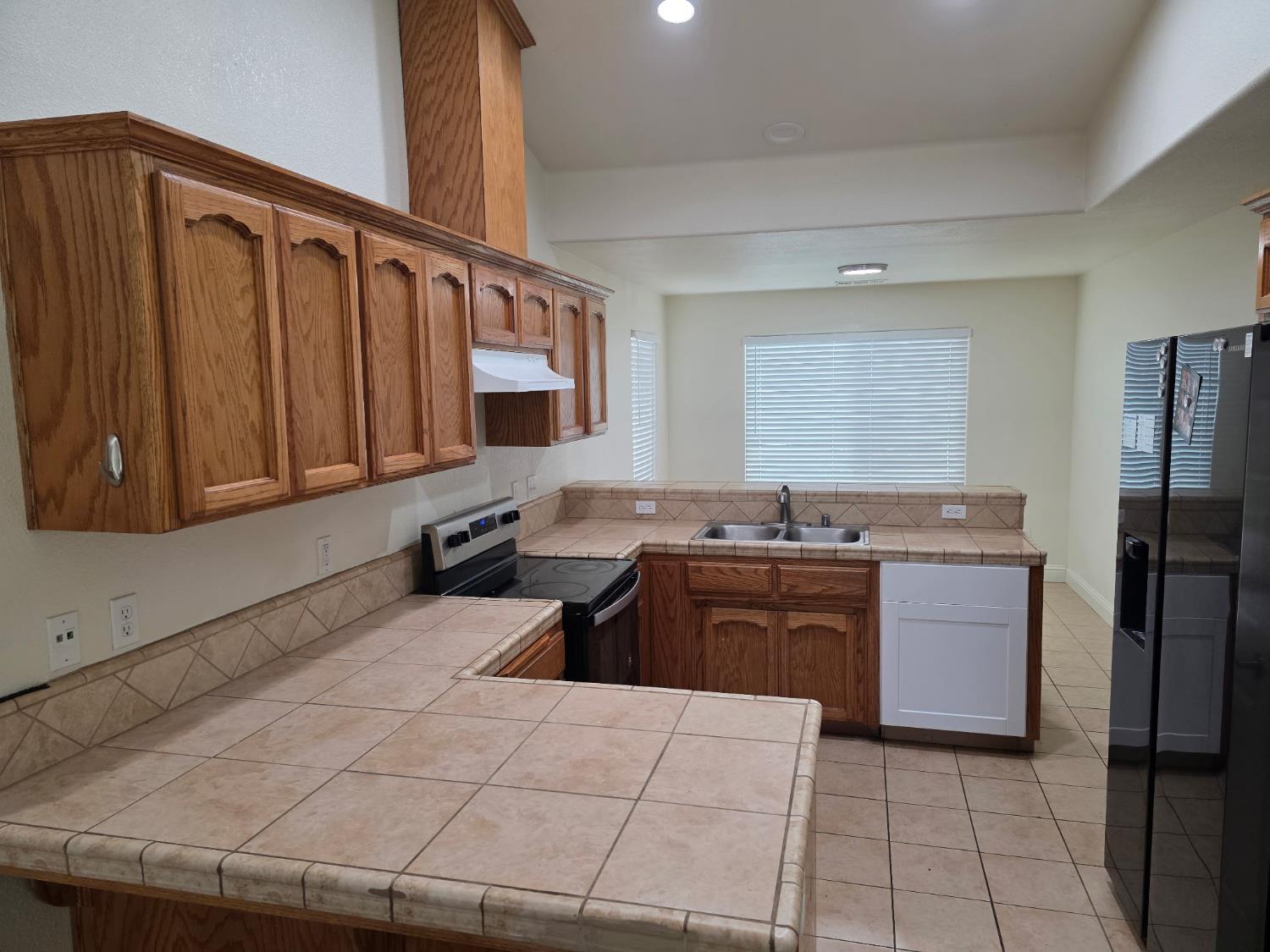 804 Morris Ln, Madera, CA 93637