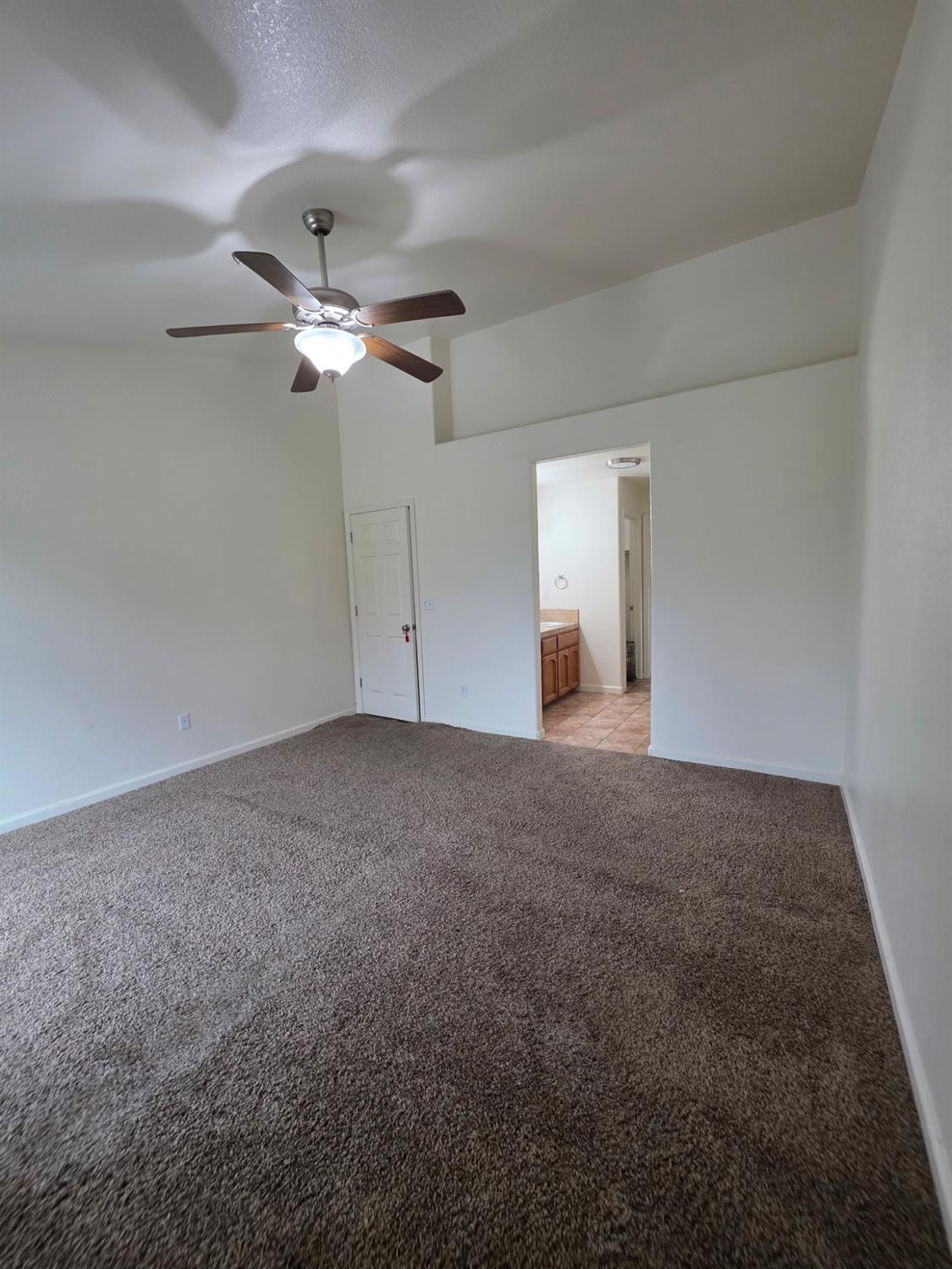 804 Morris Ln, Madera, CA 93637