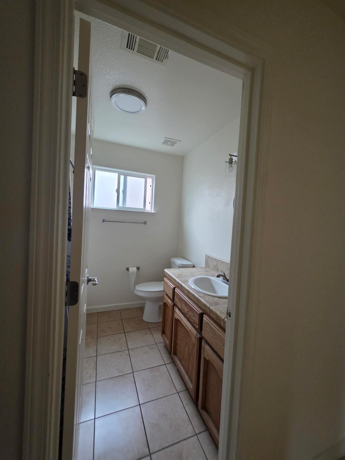 804 Morris Ln, Madera, CA 93637