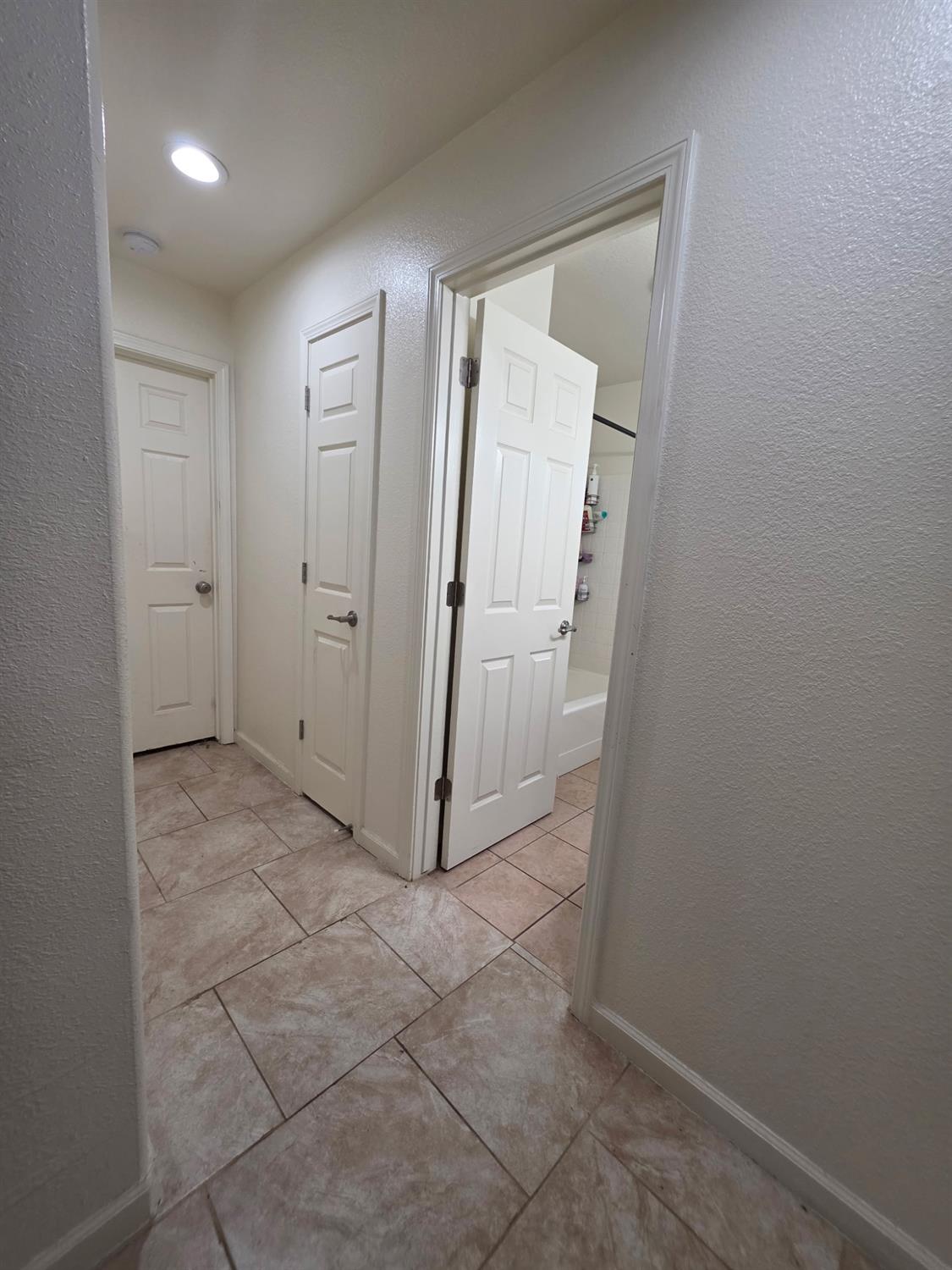 804 Morris Ln, Madera, CA 93637