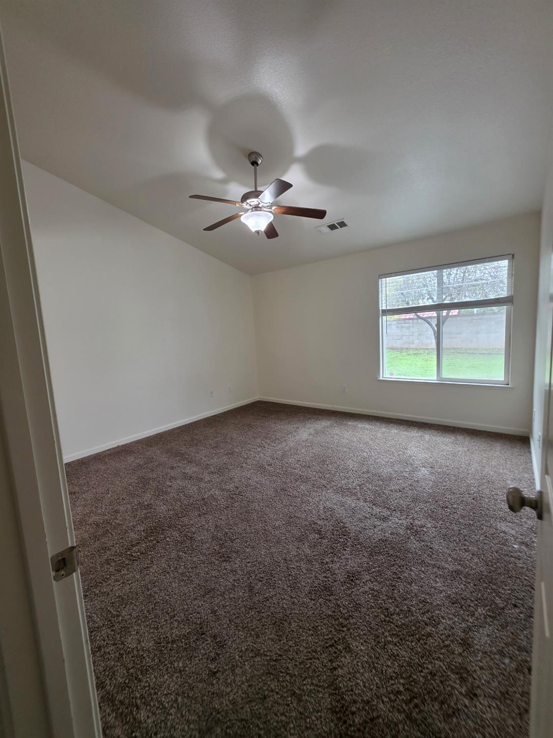 804 Morris Ln, Madera, CA 93637