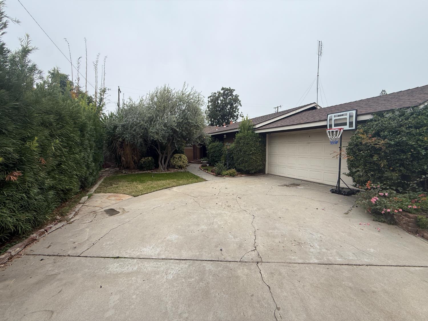 1733 W Harvard Ave, Fresno, CA 93705
