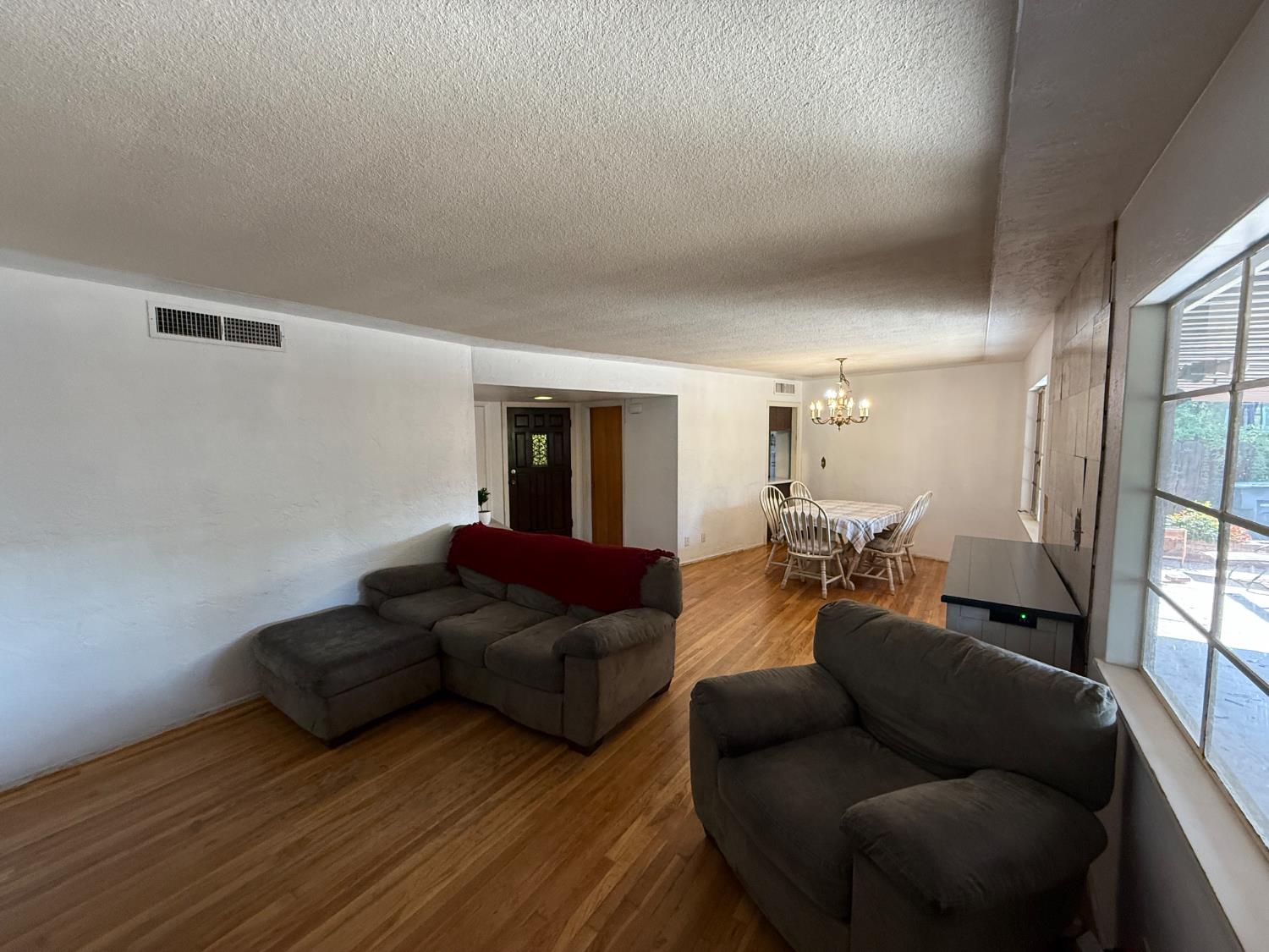 1733 W Harvard Ave, Fresno, CA 93705