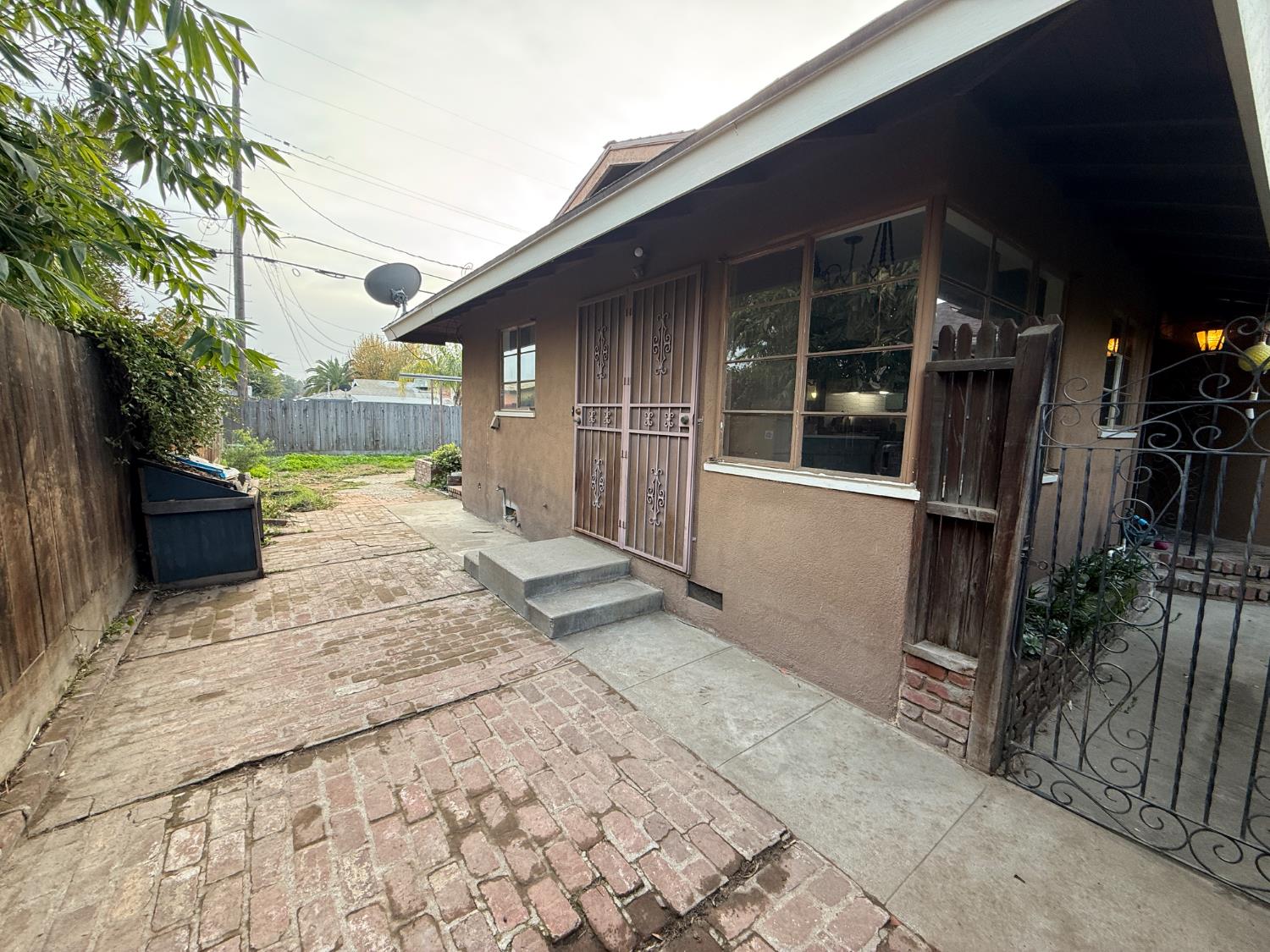 1733 W Harvard Ave, Fresno, CA 93705