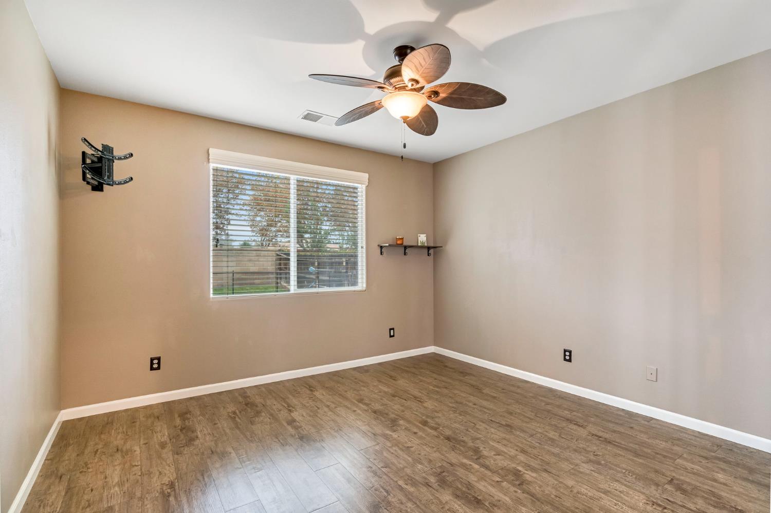 3237 Bellaire Ave, Clovis, CA 93619