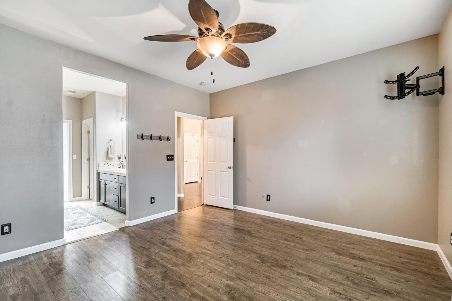 3237 Bellaire Ave, Clovis, CA 93619