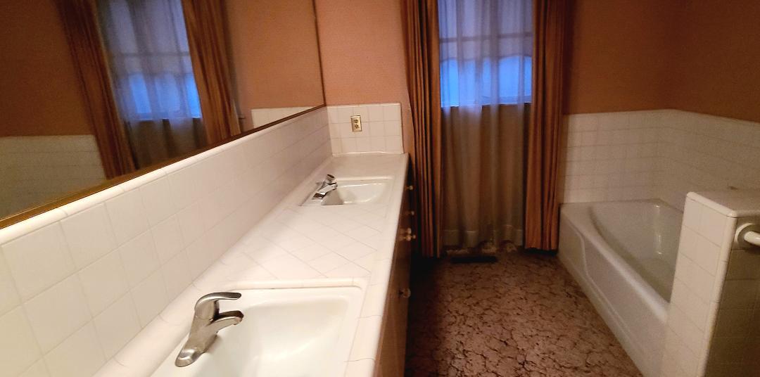 5877 E Dwight Way, Fresno, CA 93727