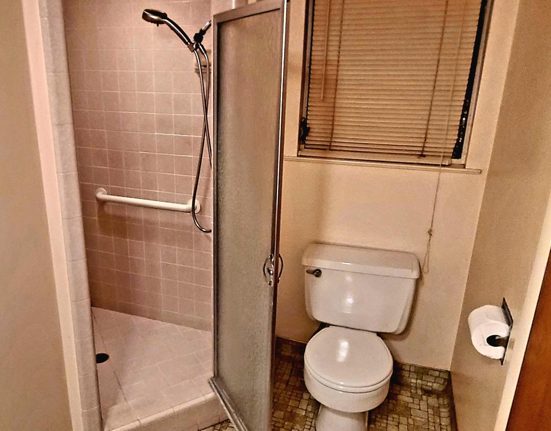 5877 E Dwight Way, Fresno, CA 93727