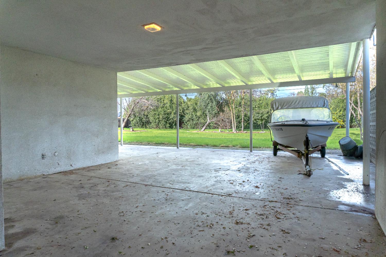 5877 E Dwight Way, Fresno, CA 93727